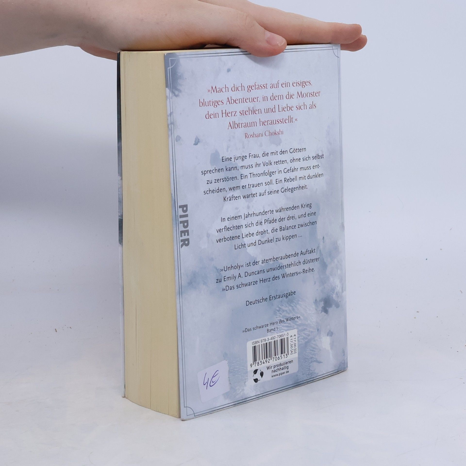 Emily A. Duncan Das schwarze Herz des Winters. Unholy