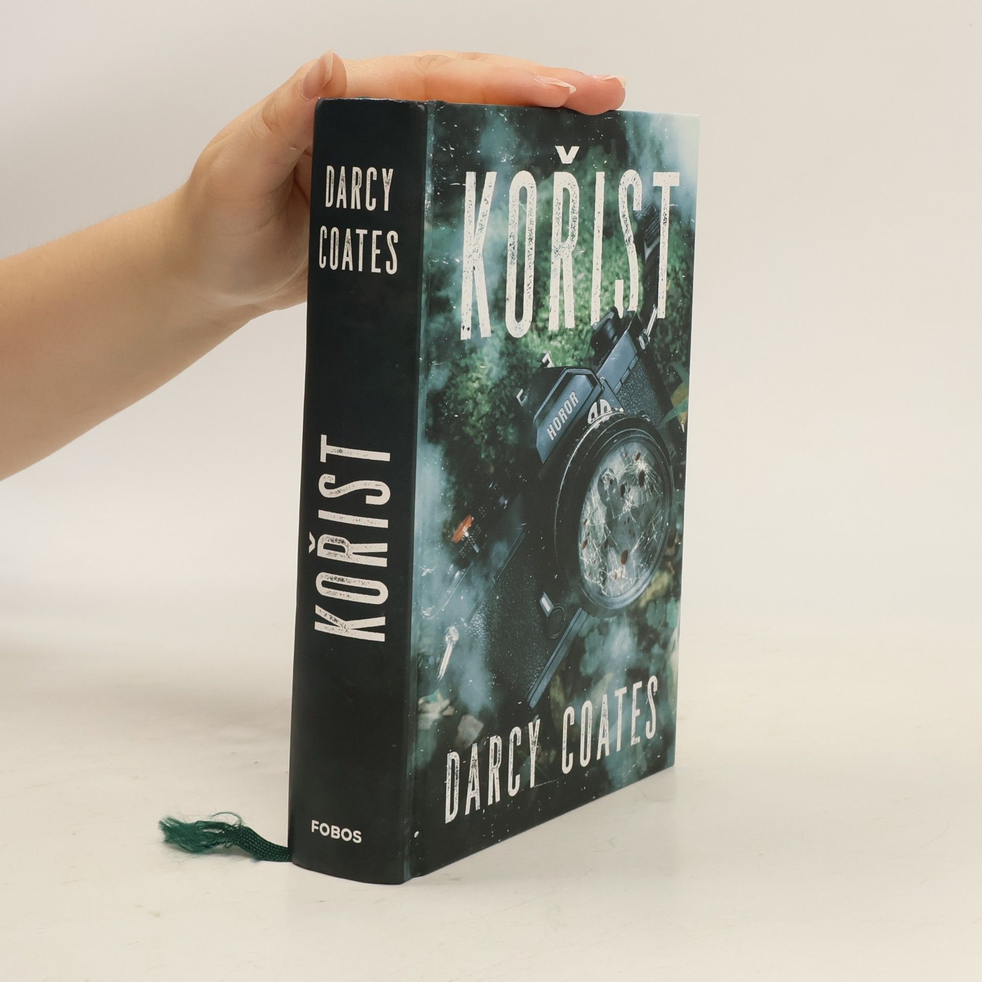 Darcy Coates Kořist