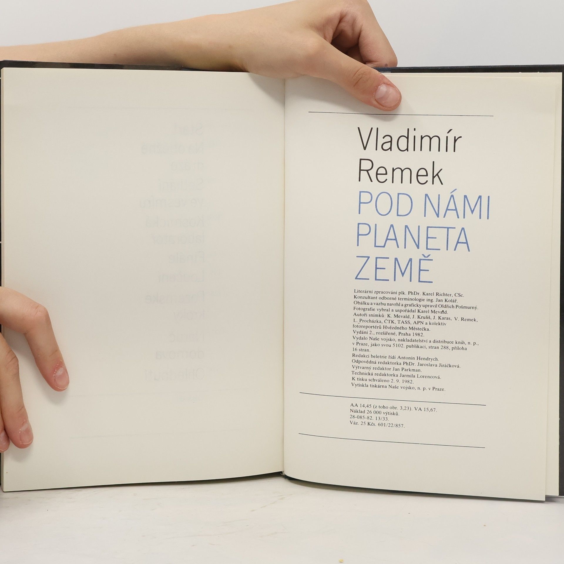 Vladimír Remek Pod námi planeta Země