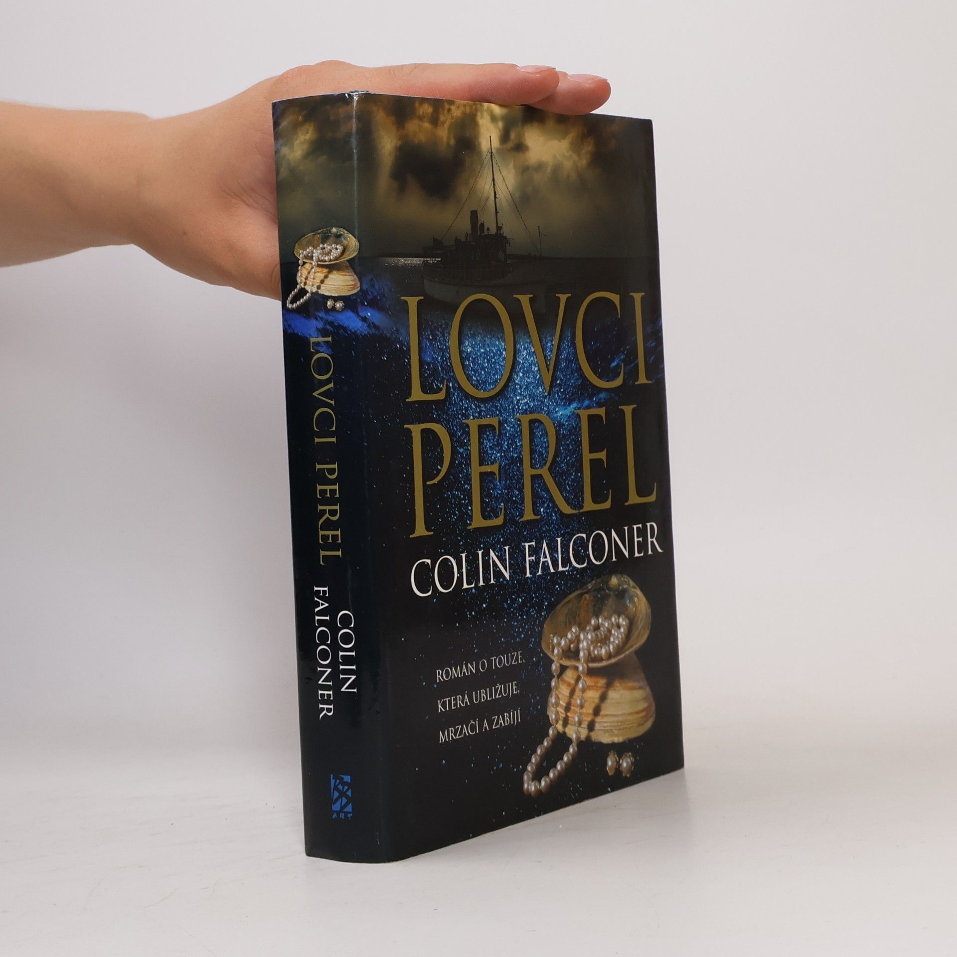 Colin Falconer Lovci perel