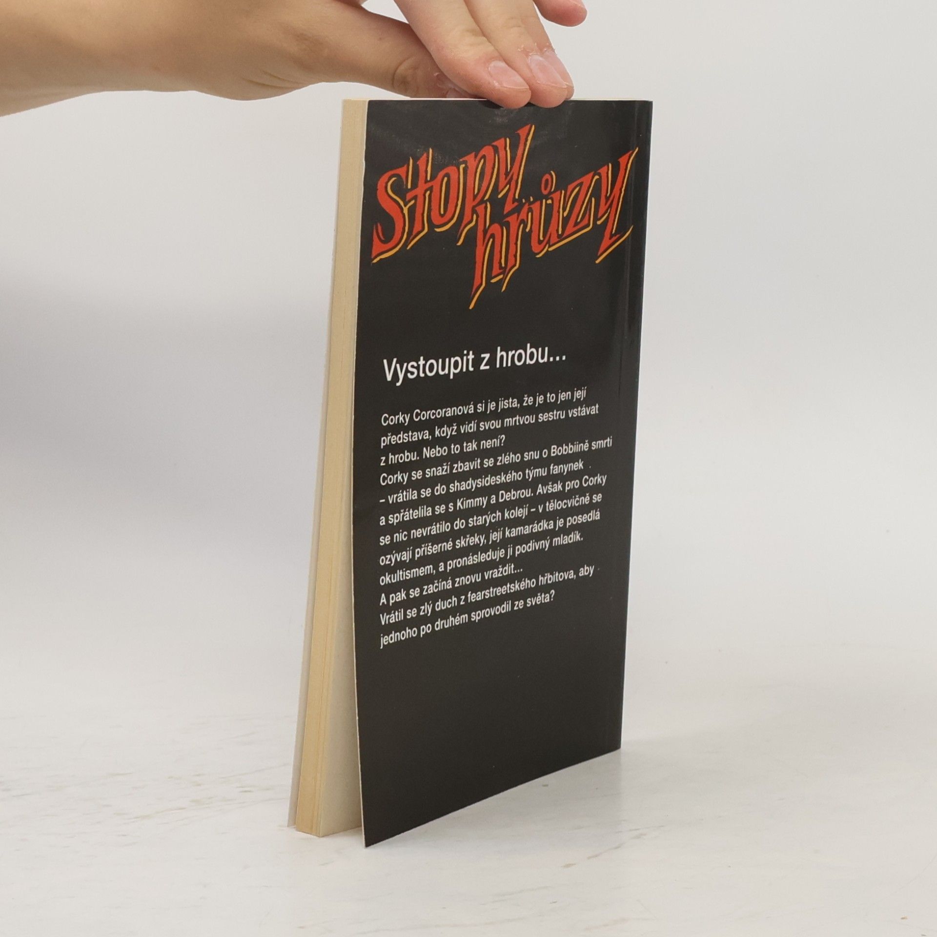 R. L. Stine Smrt ze záhrobí. Stopy hrůzy 39