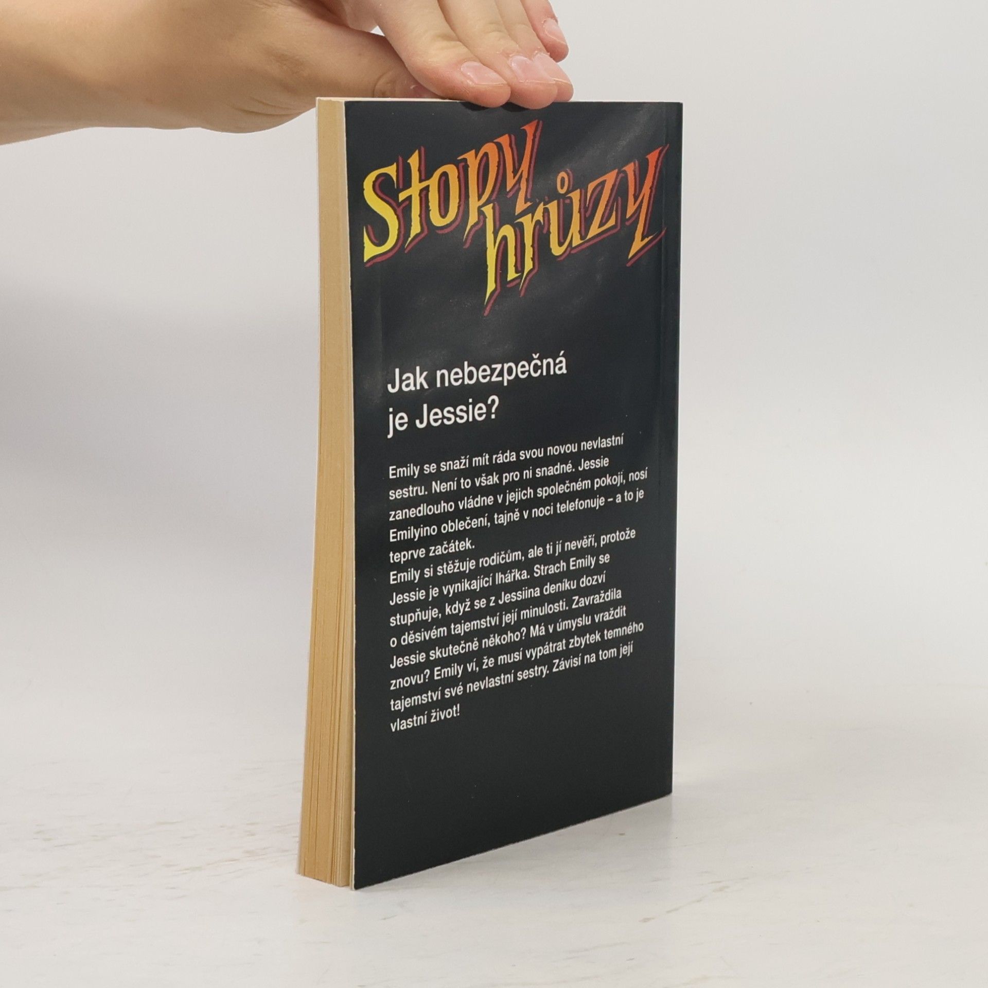 R. L. Stine Nevlastní sestra. Stopy hrůzy 44