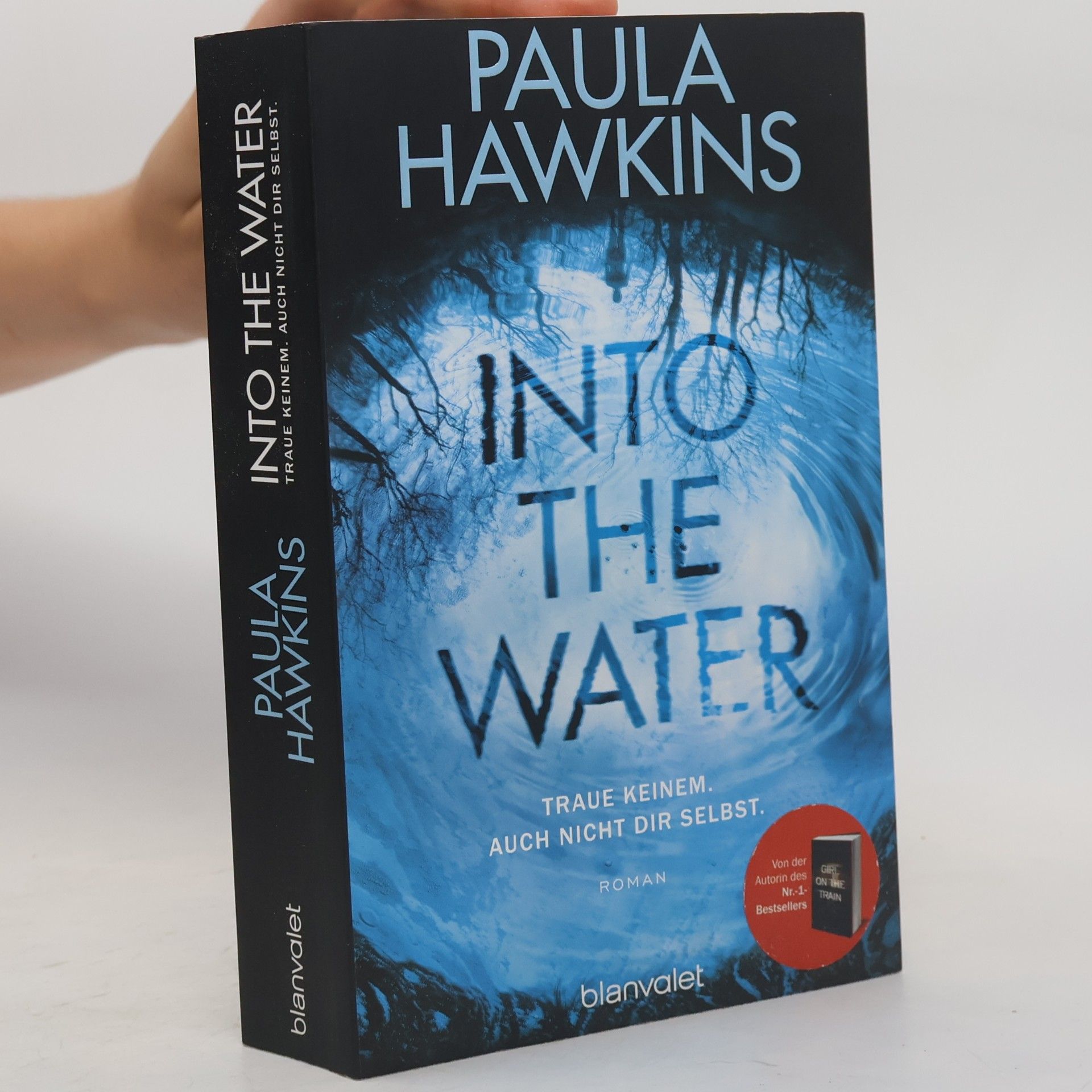 Paula Hawkins Into the Water