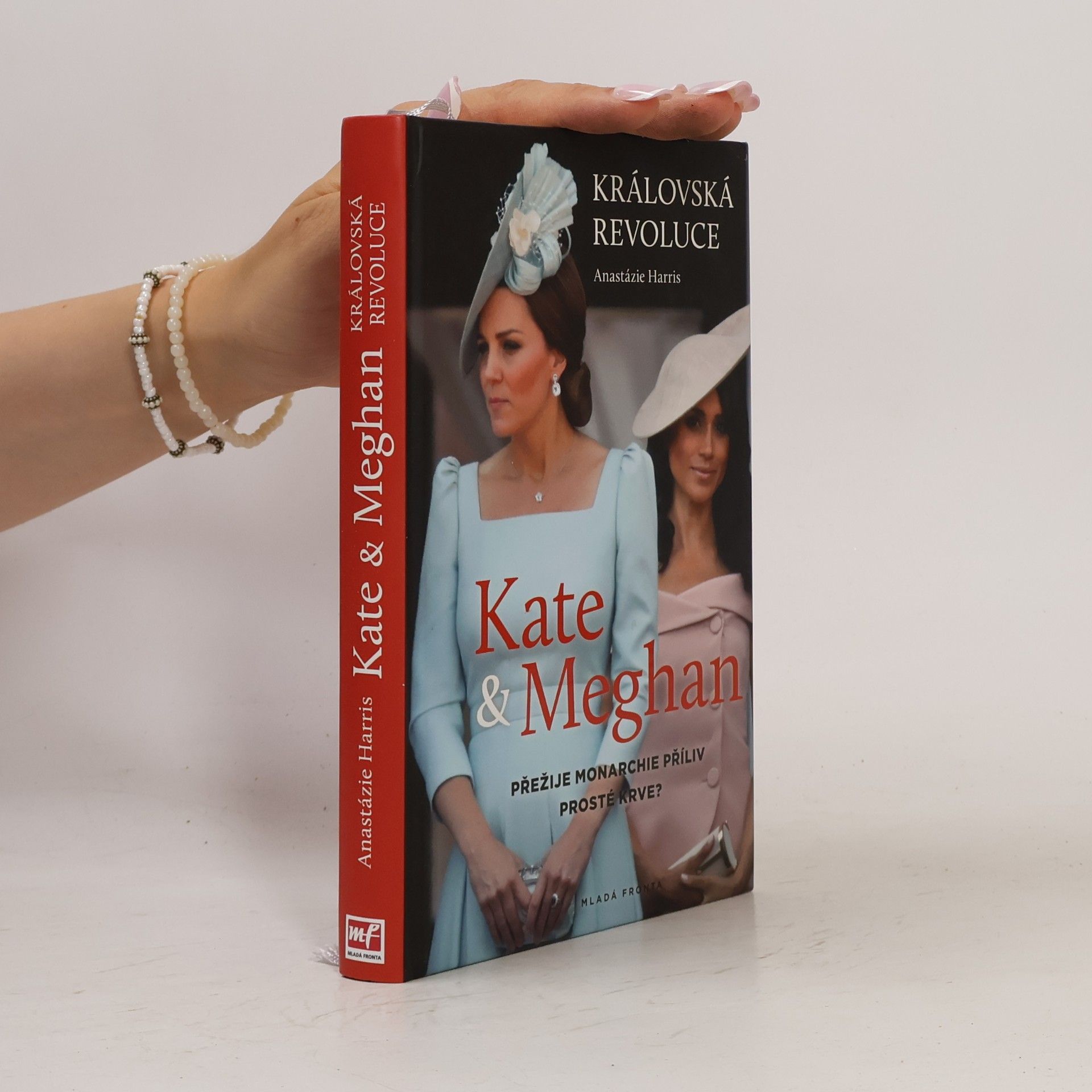 Anastázie Harris Kate & Meghan: Královská revoluce: Přežije monarchie příliv prosté krve?