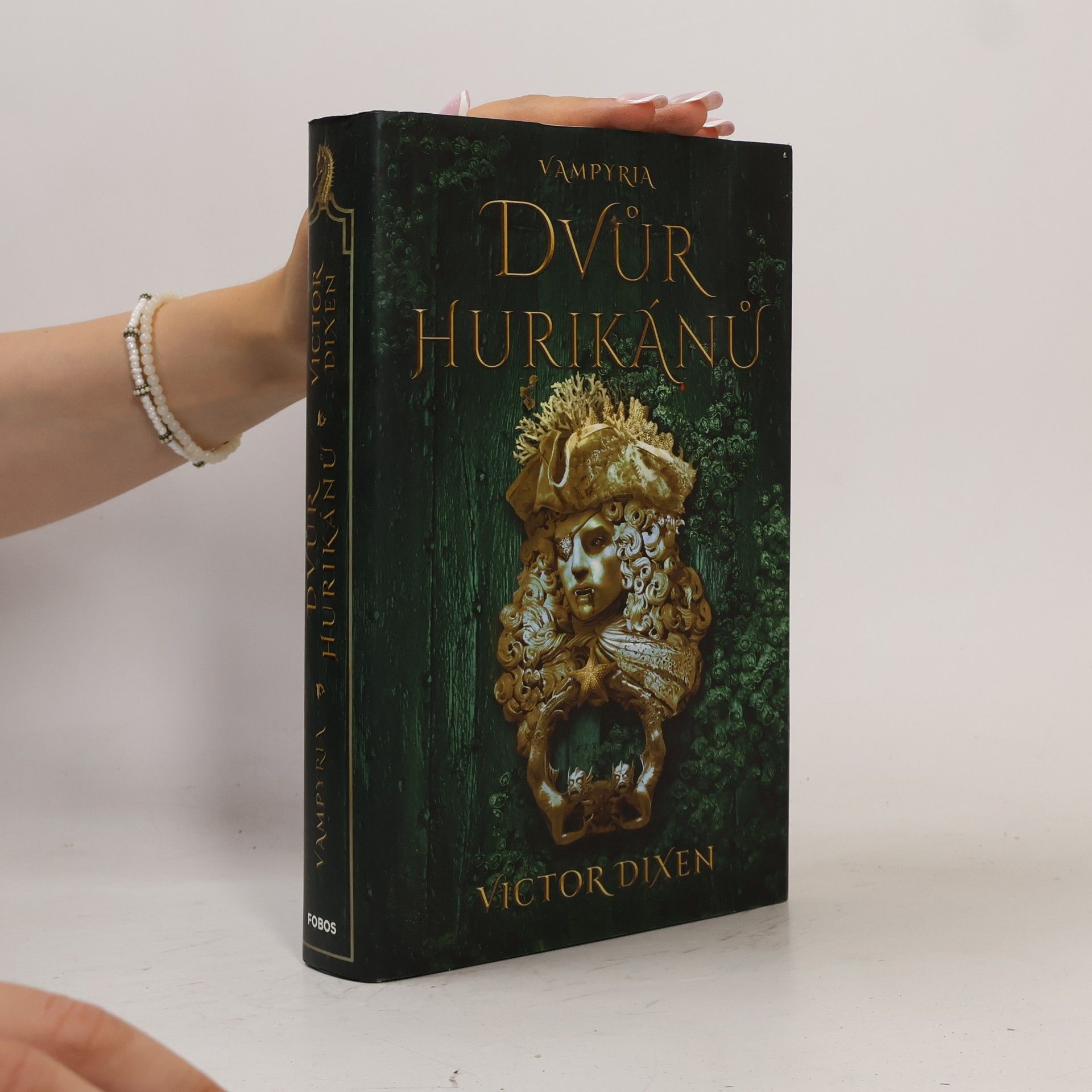 Victor Dixen Vampyria. Dvůr hurikánů