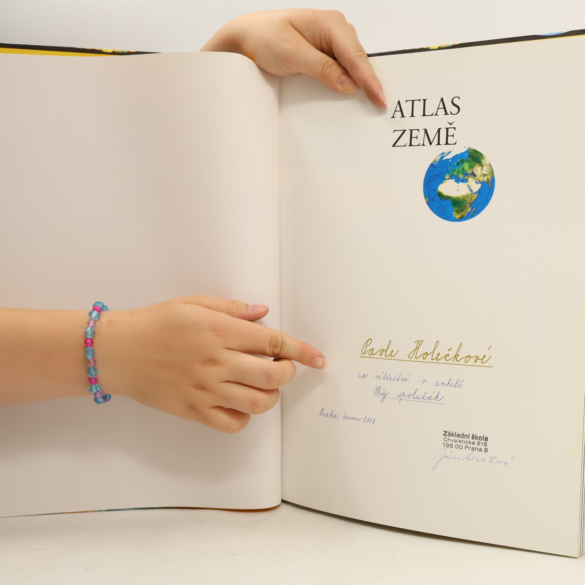 Alexa Stace Atlas Země