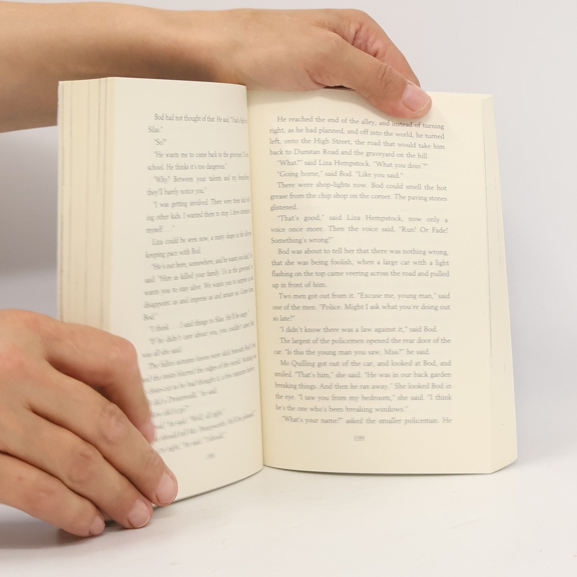 Neil Gaiman The Graveyard Book