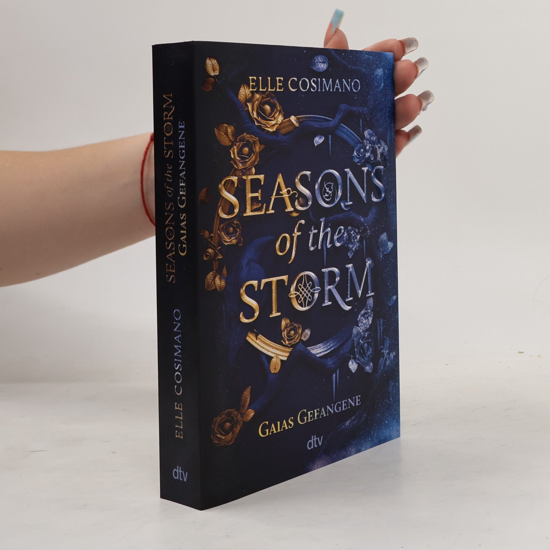 Seasons of the Storm. Gaias Gefangene
