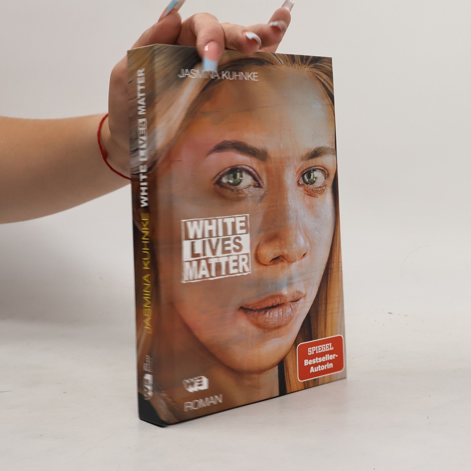 Jasmina Kuhnke White Lives Matter. Roman