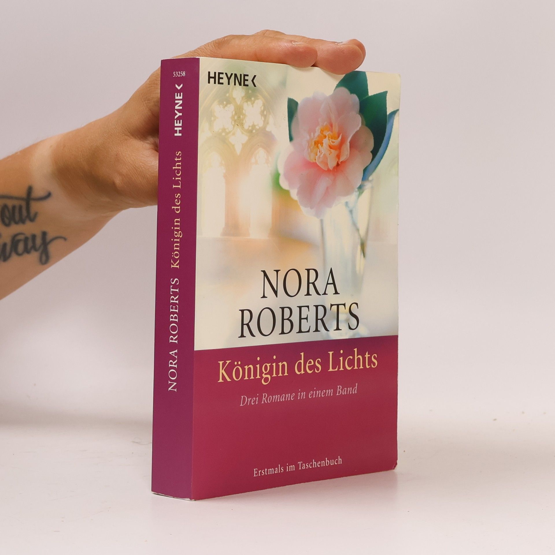 Nora Roberts Königin des Lichts : drei Romane in einem Band