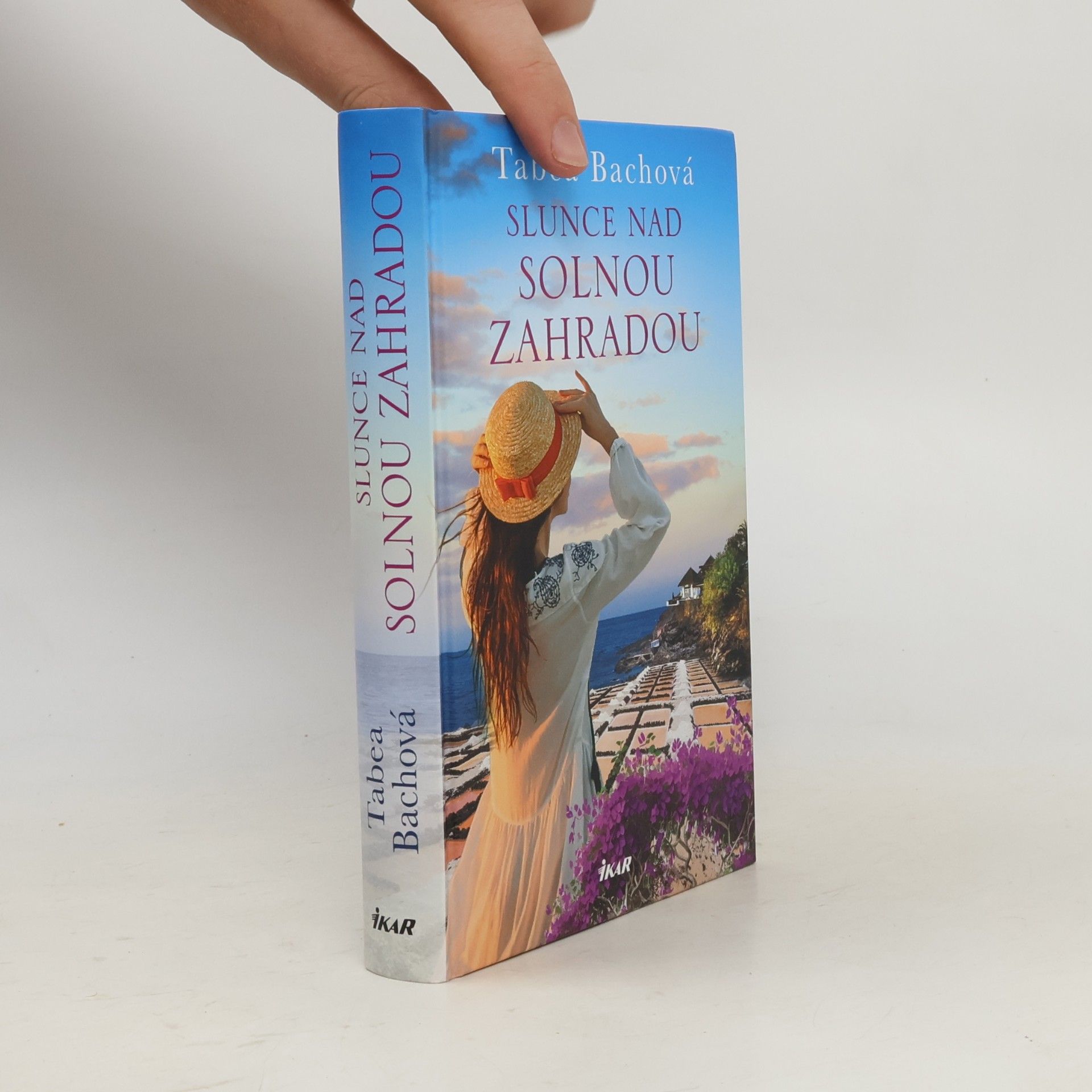 Tabea Bach Slunce nad solnou zahradou