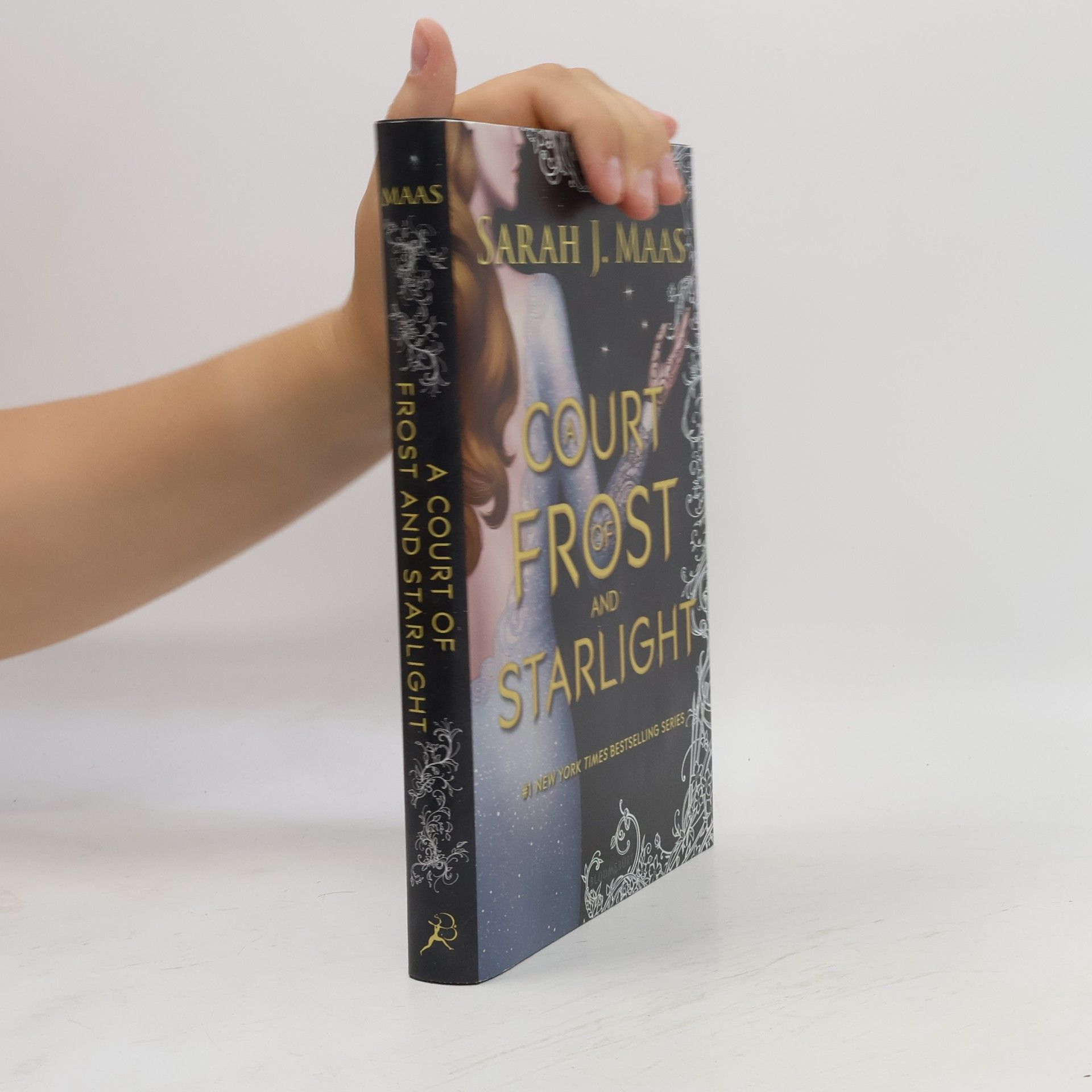 Sarah J. Maas A court of frost and starlight