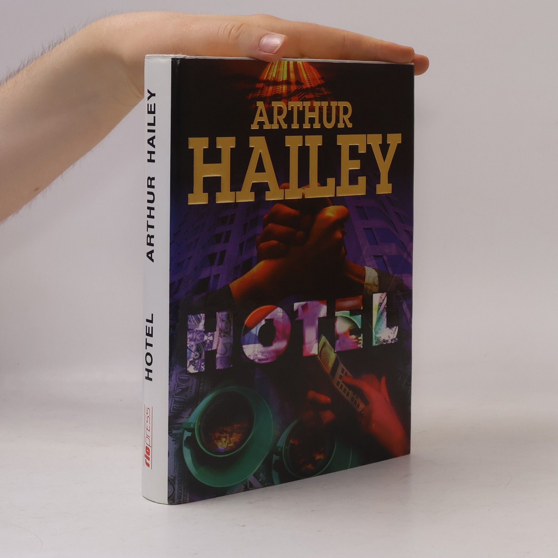 Arthur Hailey Hotel