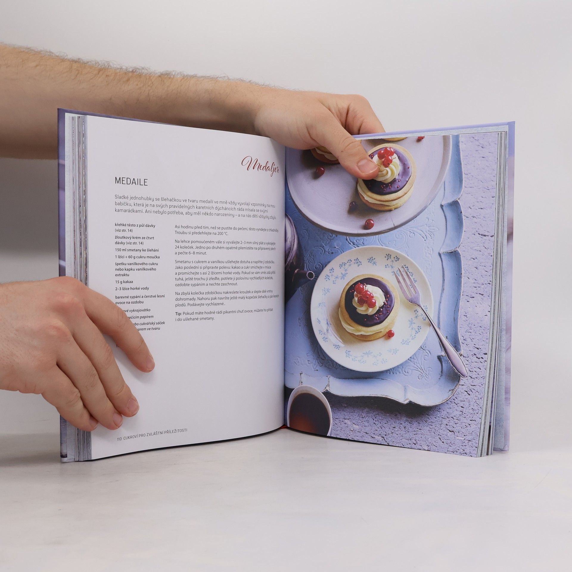 Brontë Aurell Fika & hygge. Skandinávské pečení pro chvíle pohody