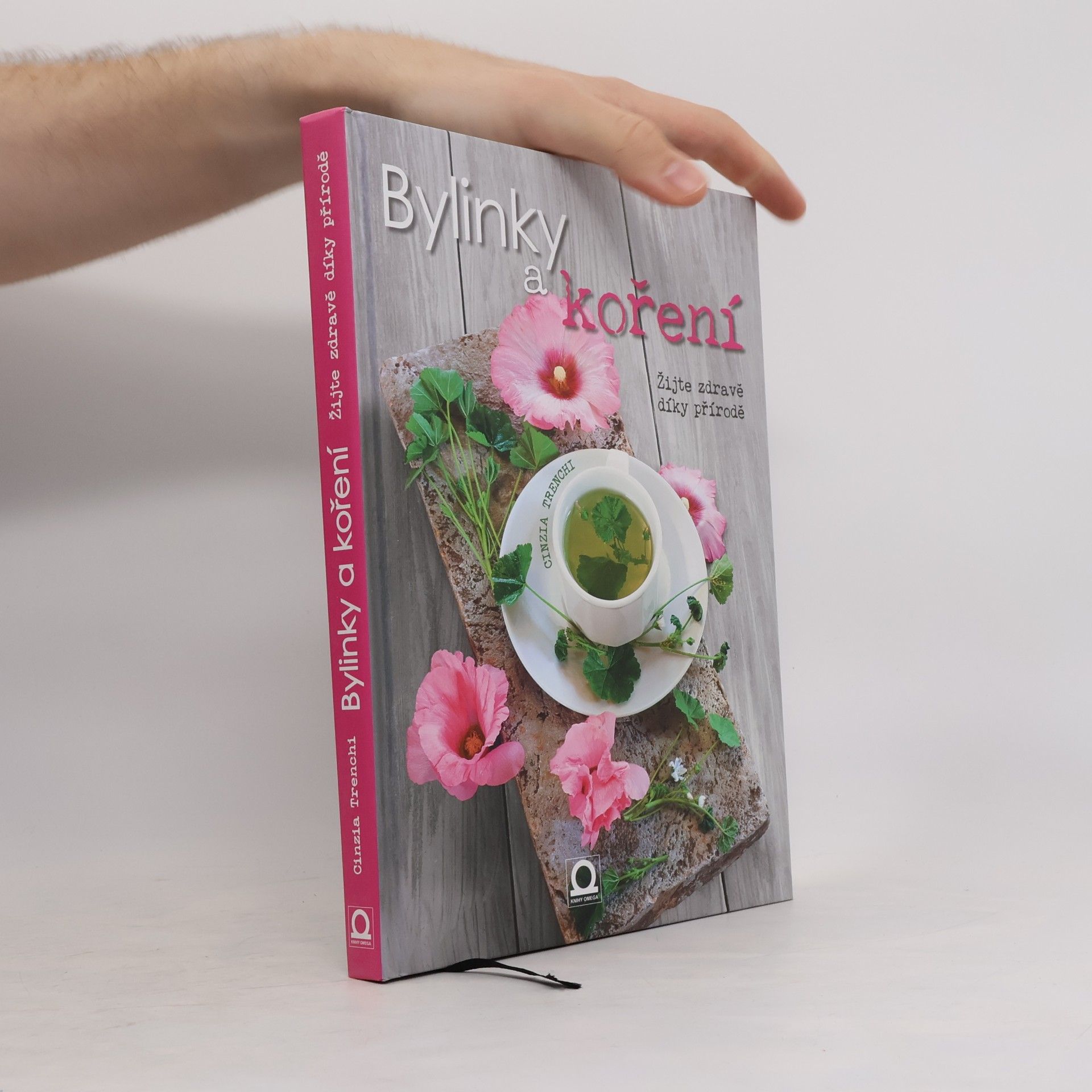 Cinzia Trenchi Bylinky a koření : žijte zdravě díky přírodě
