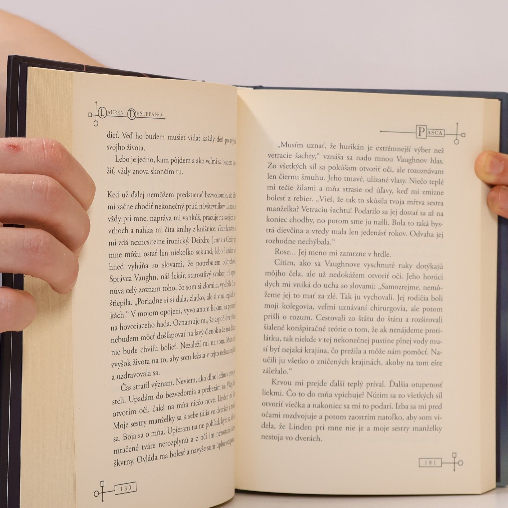 Lauren DeStefano Záhrada večnosti. Pasca