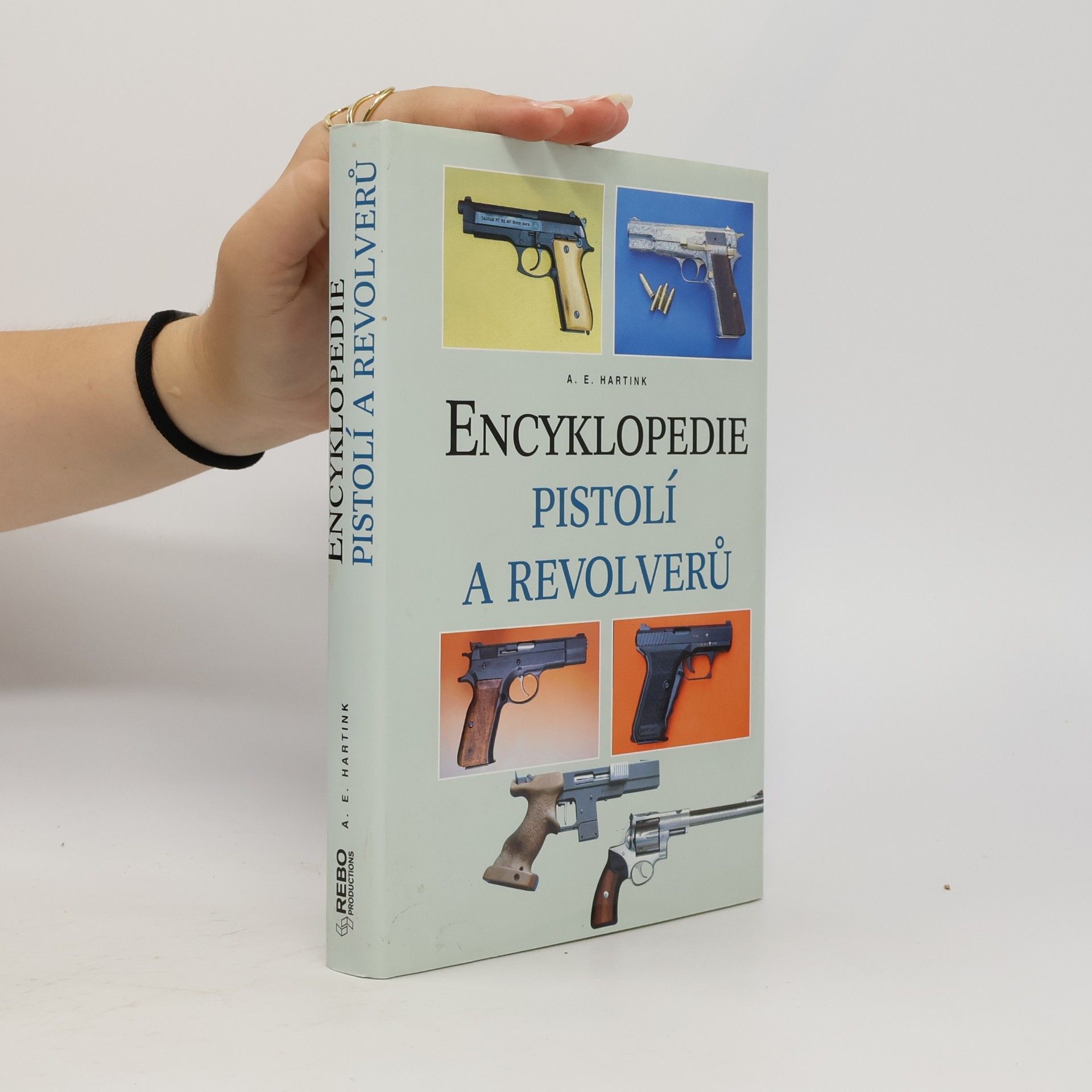 Encyklopedie pistolí a revolverů