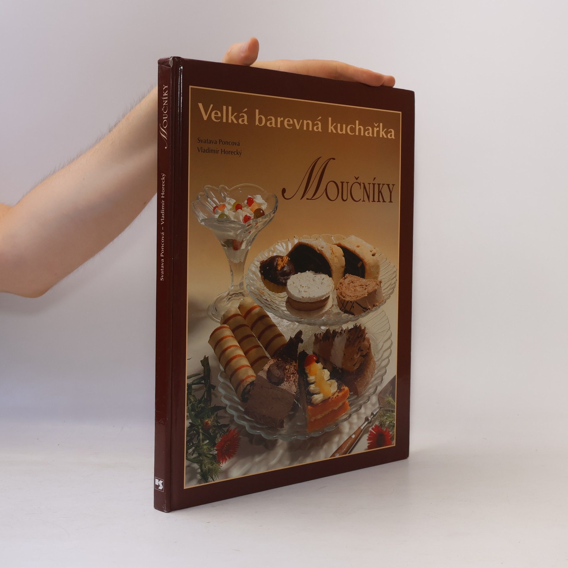 Moučníky. Velká barevná kuchařka