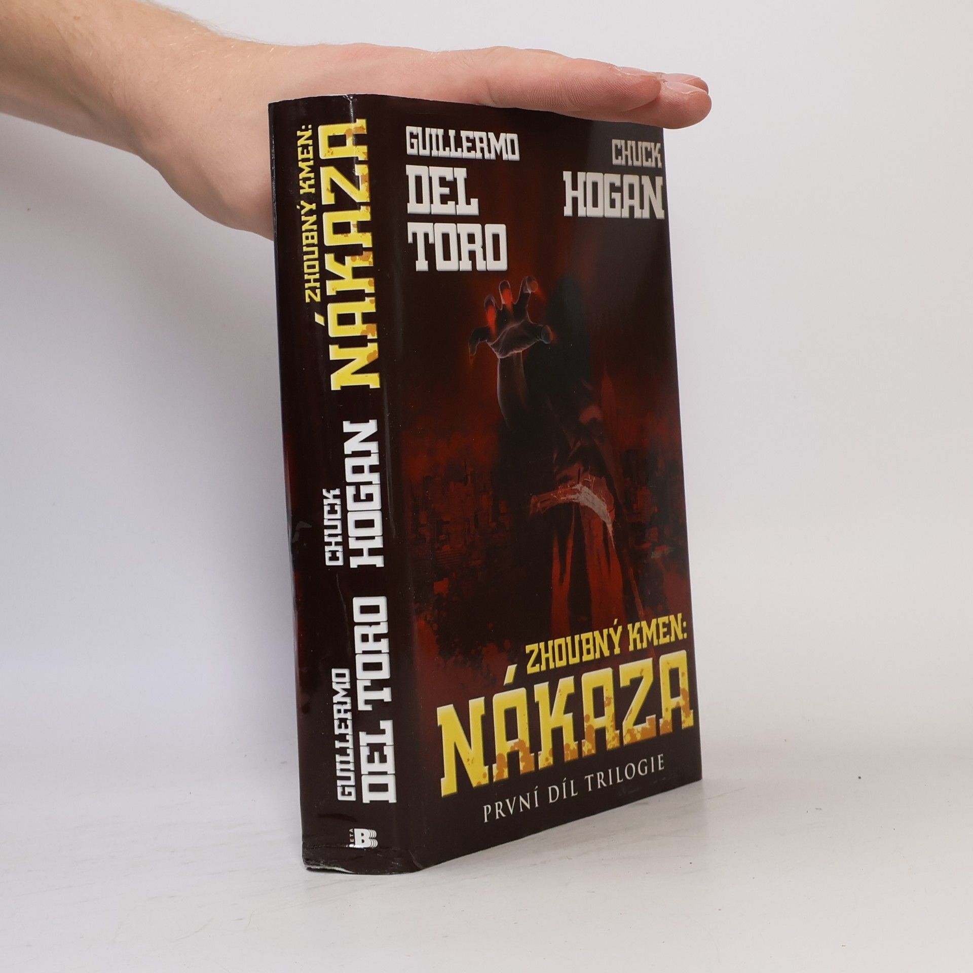 Guillermo del Toro Zhoubný kmen. Nákaza