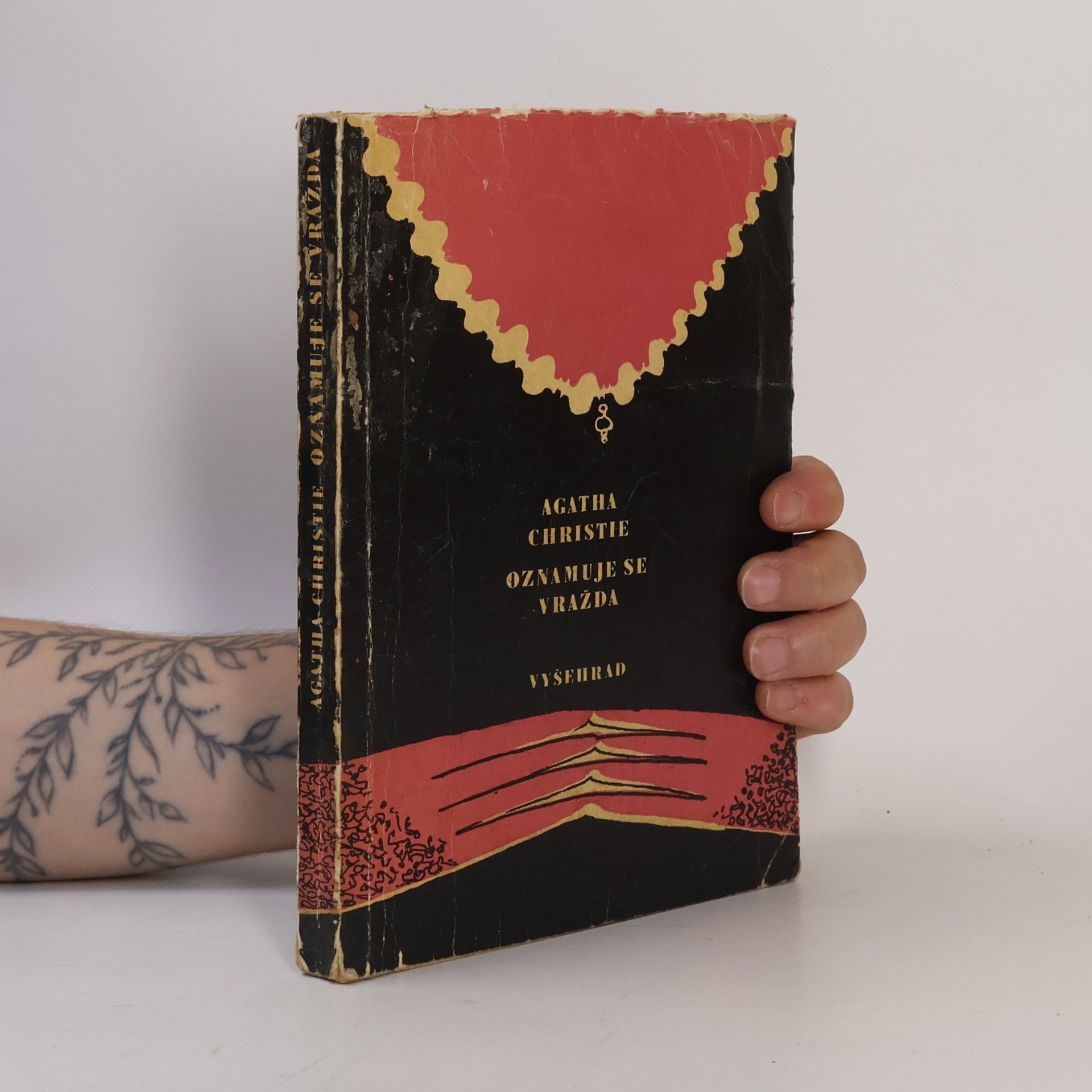 Agatha Christie Oznamuje se vražda