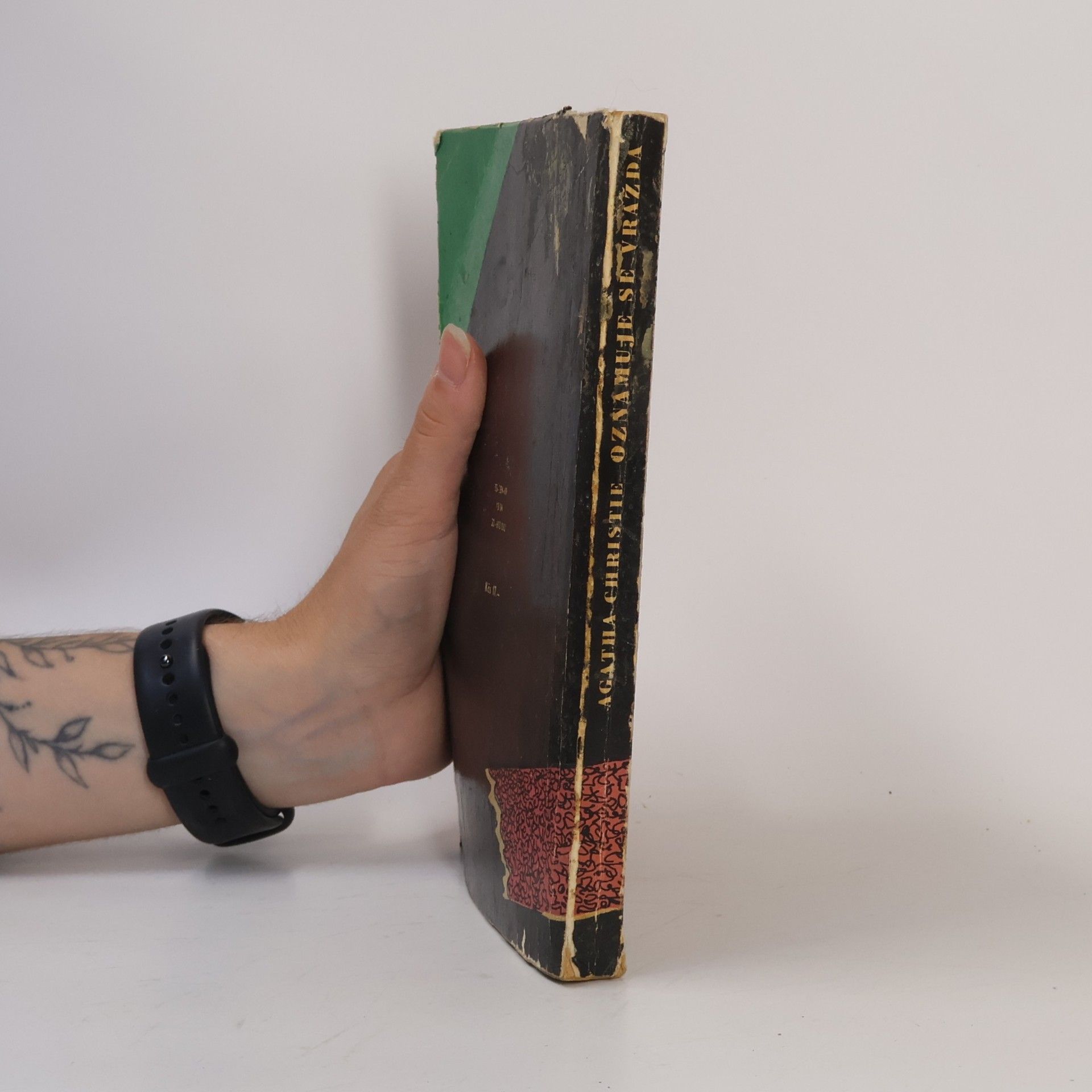 Agatha Christie Oznamuje se vražda