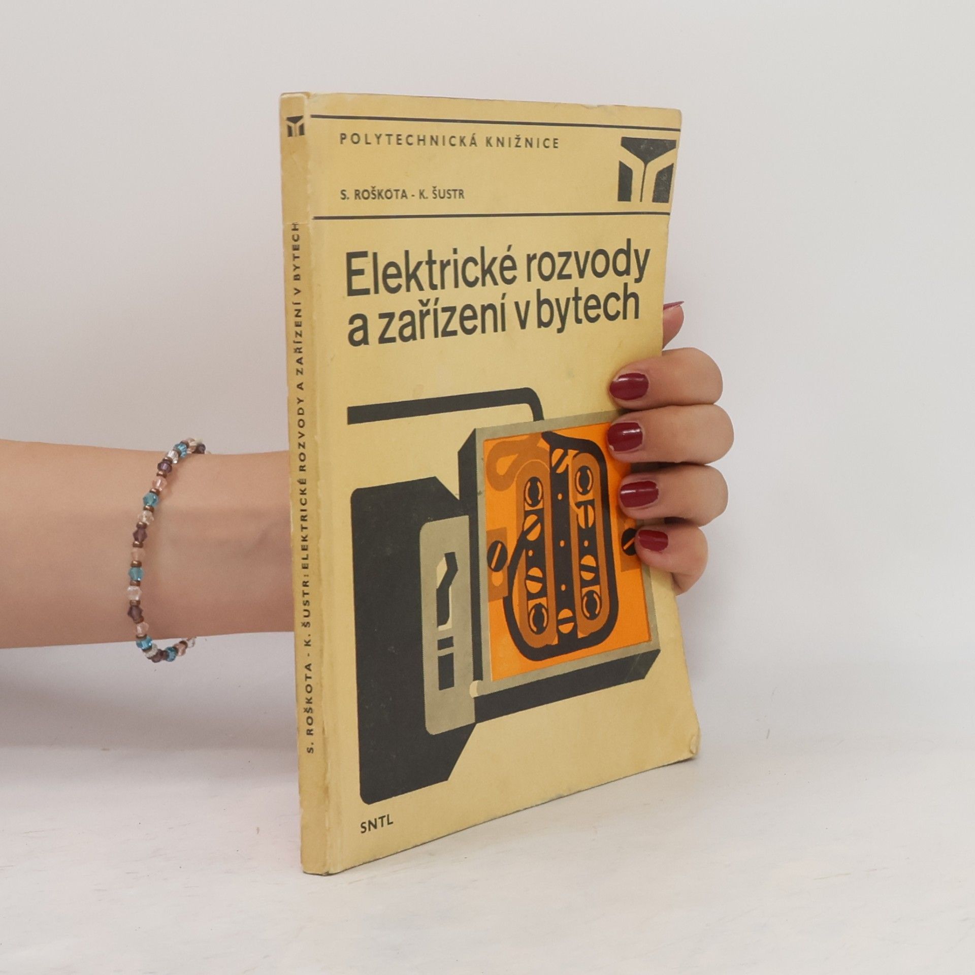 Stanislav Roškota Elektrické rozvody a zařízení v bytech