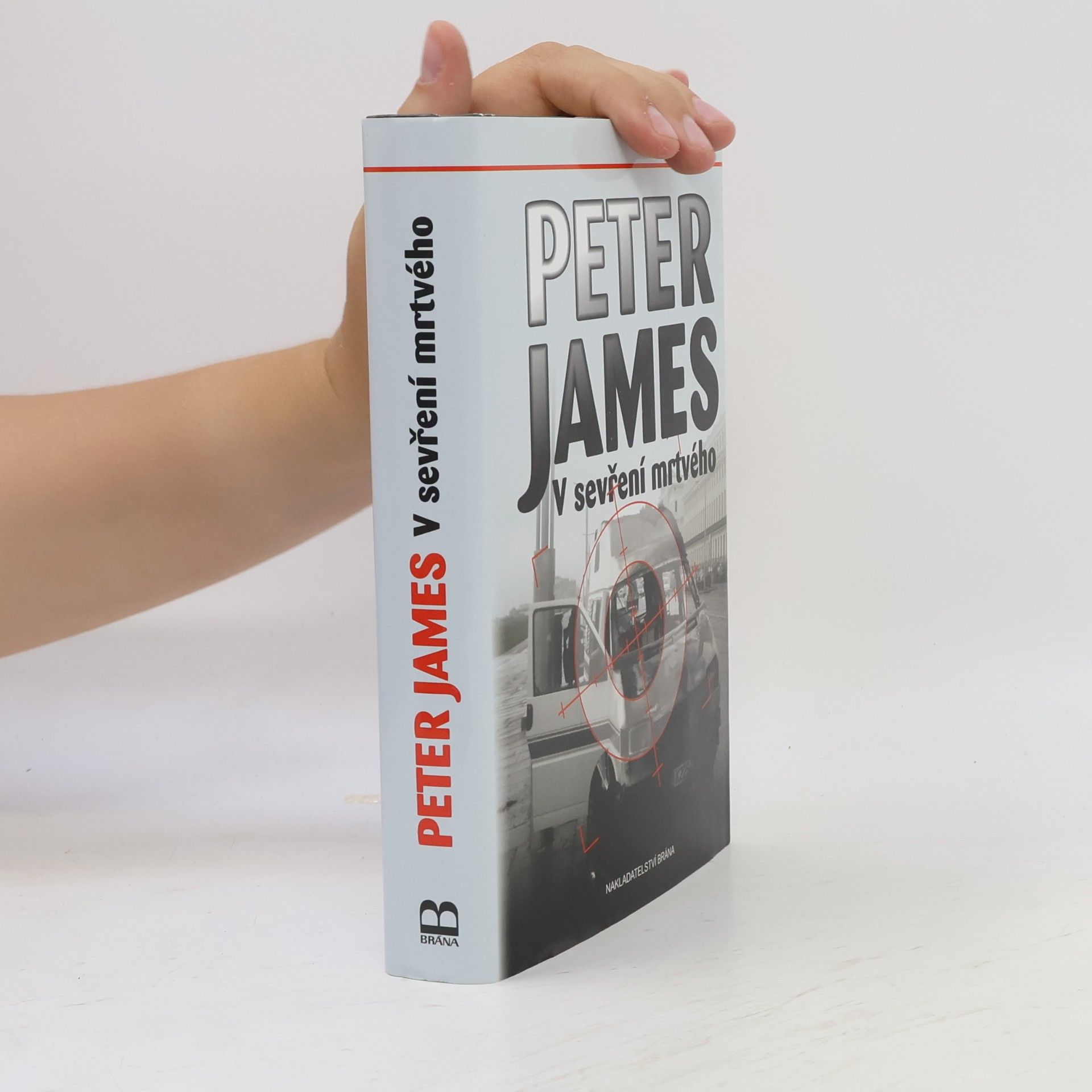 Peter James V sevření mrtvého