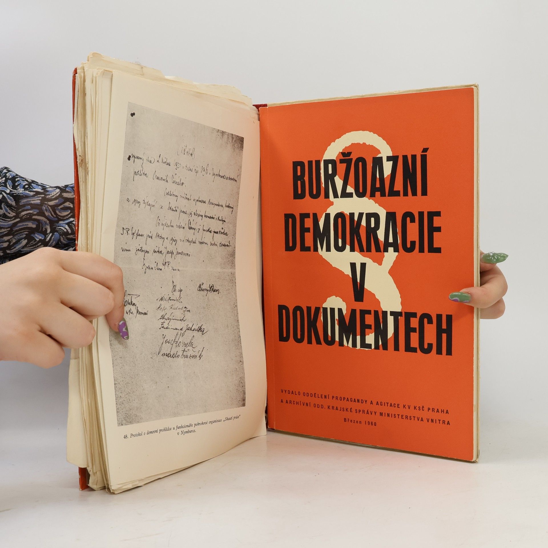Autorenkollektiv Buržoazní demokracie v dokumentech