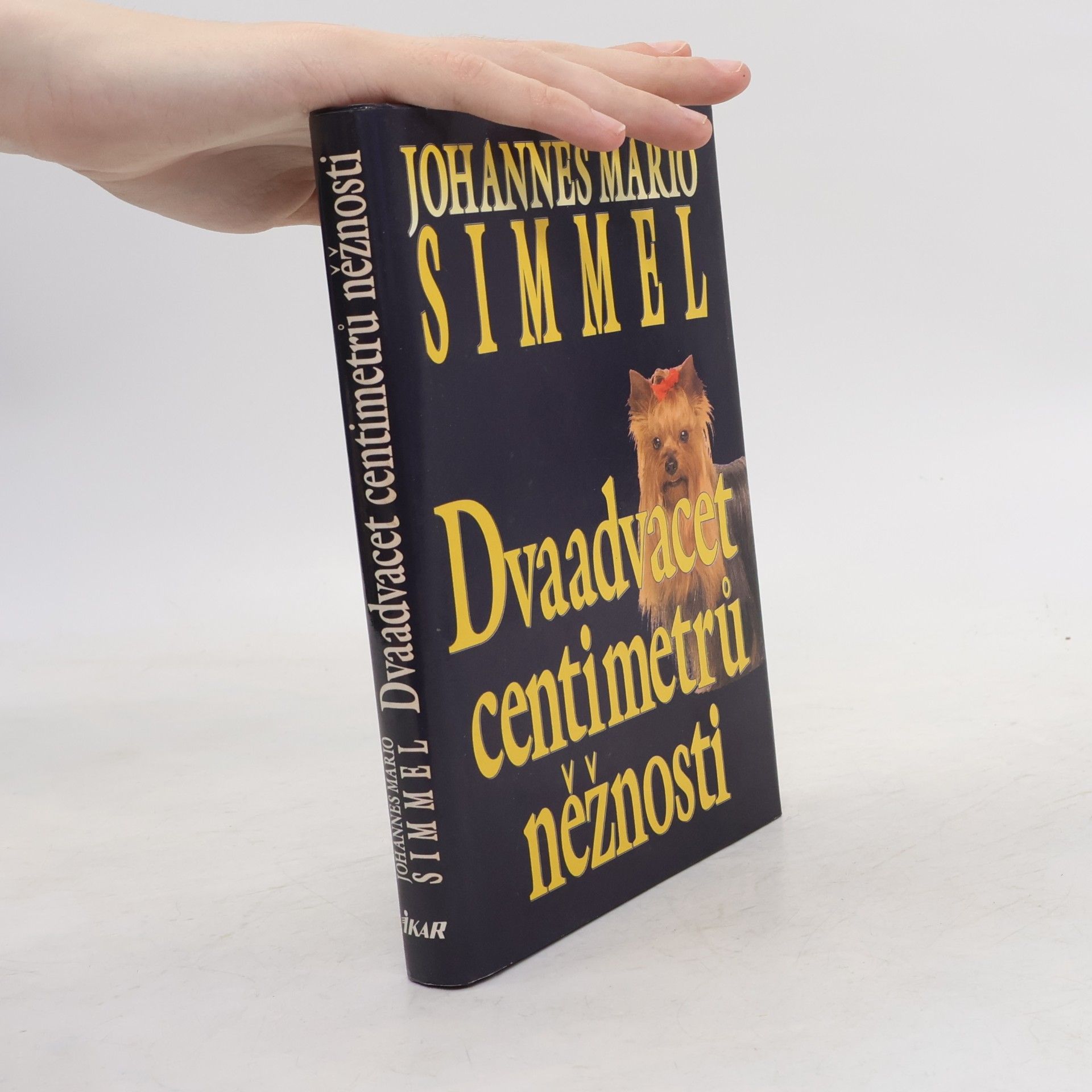 Johannes Mario Simmel Dvaadvacet centimetrů něžnosti