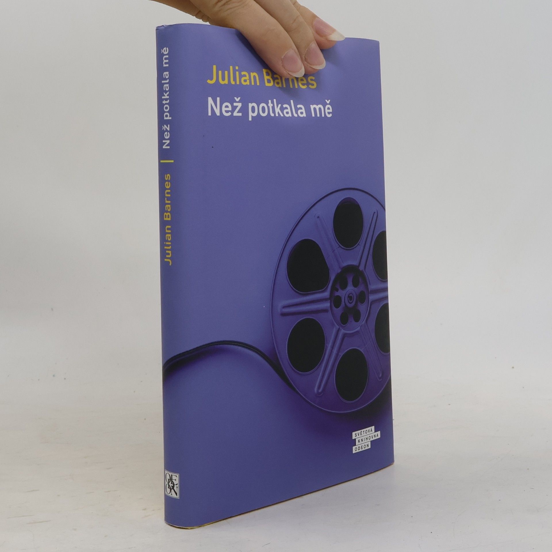 Julian Barnes Než potkala mě