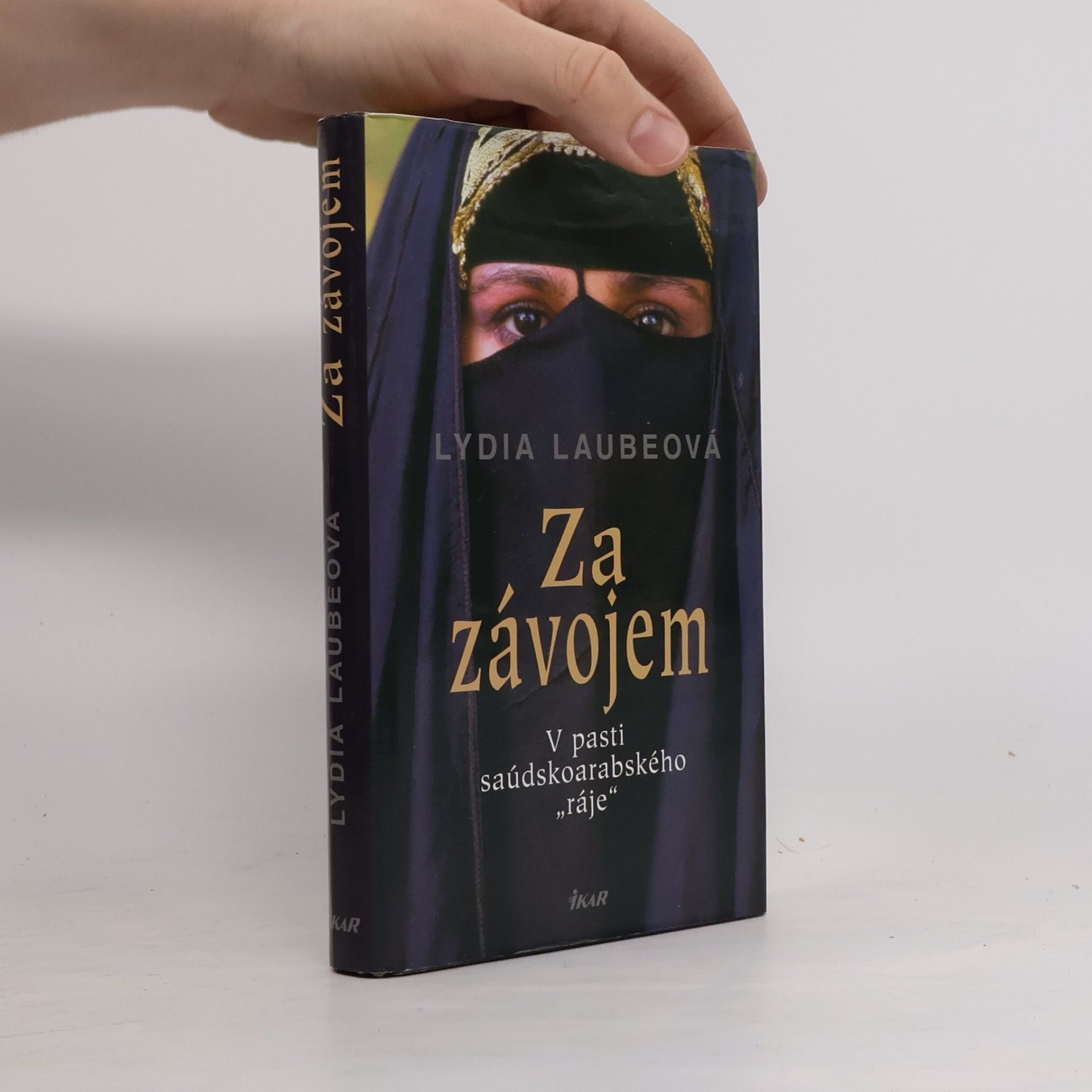 Lydia Laube Za závojem. V pasti saúdskoarabského "ráje"