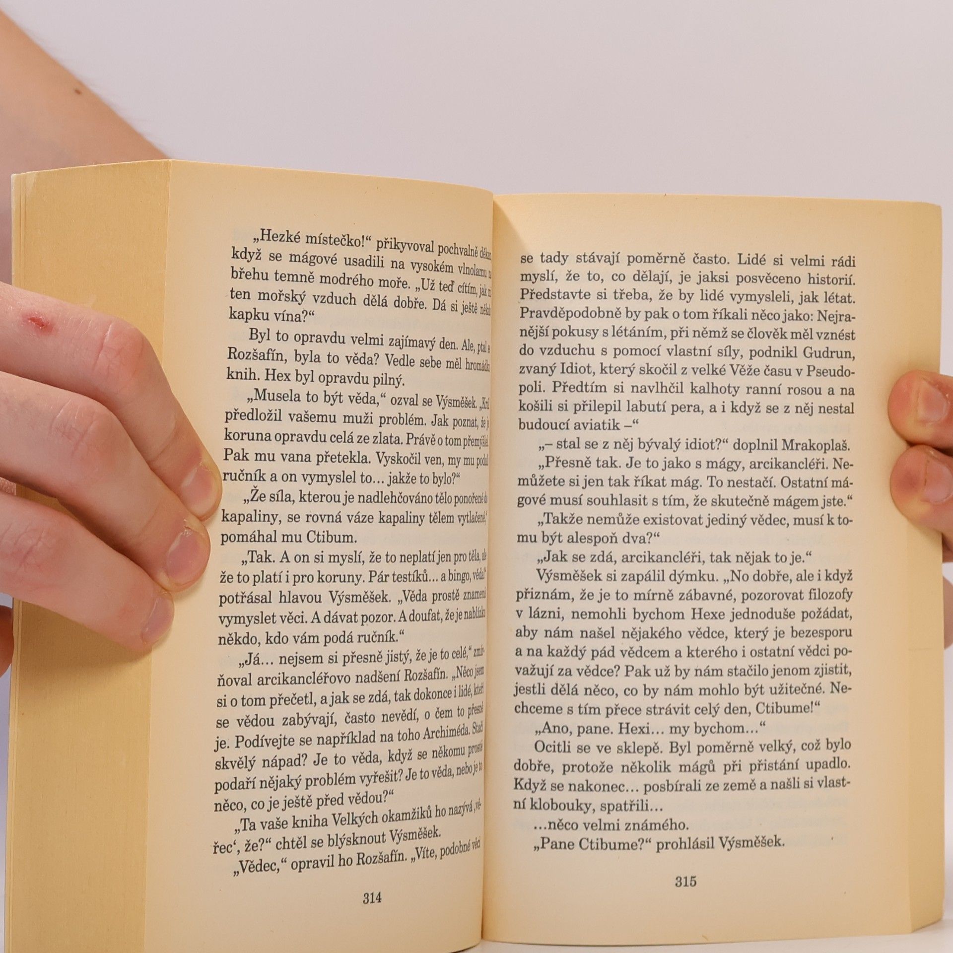 Terry Pratchett Koule. Věda na Zeměploše