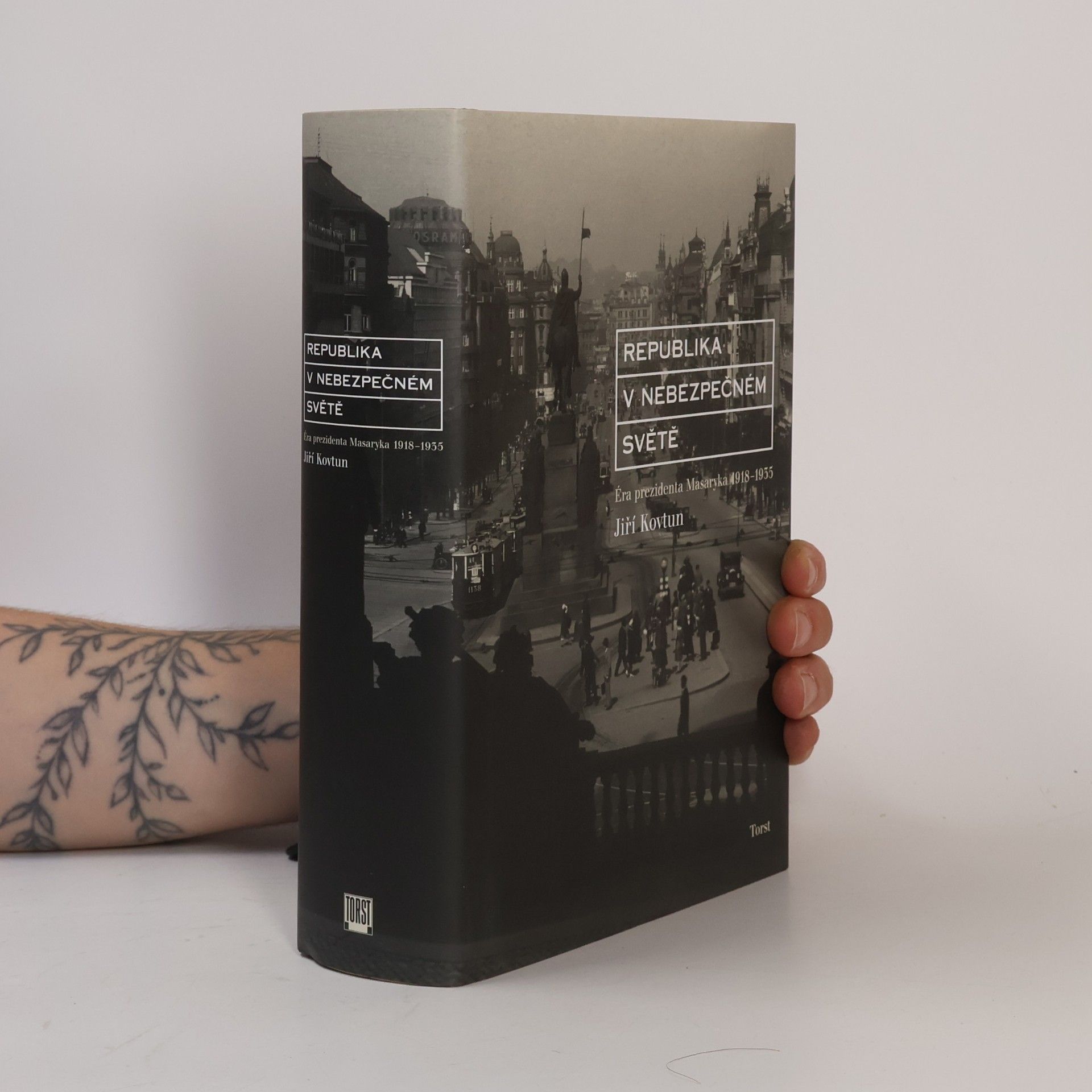 Kolektiv autorů Republika v nebezpečném světě : éra prezidenta Masaryka 1918-1935