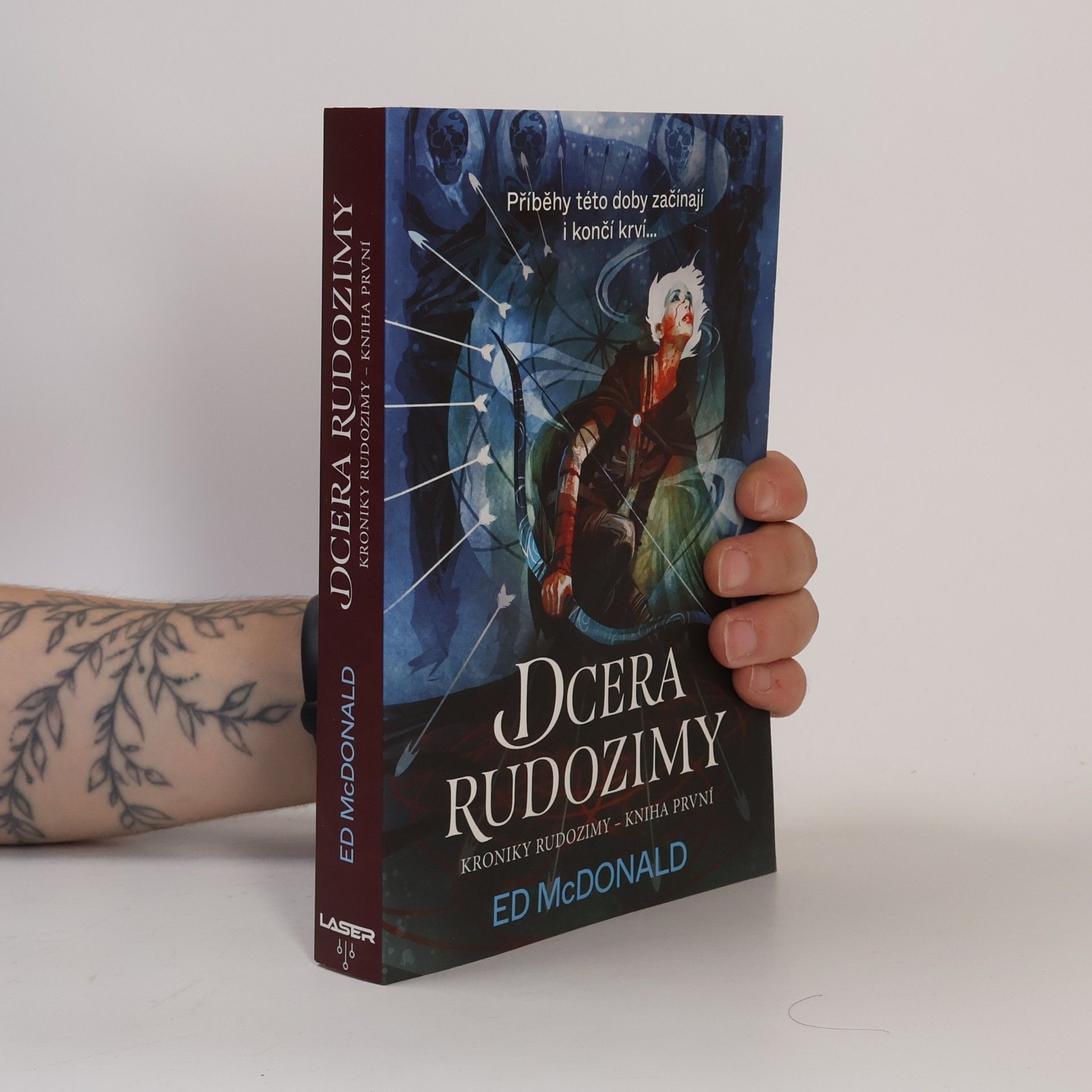 Ed McDonald Kroniky Rudozimy. Kniha první, Dcera Rudozimy