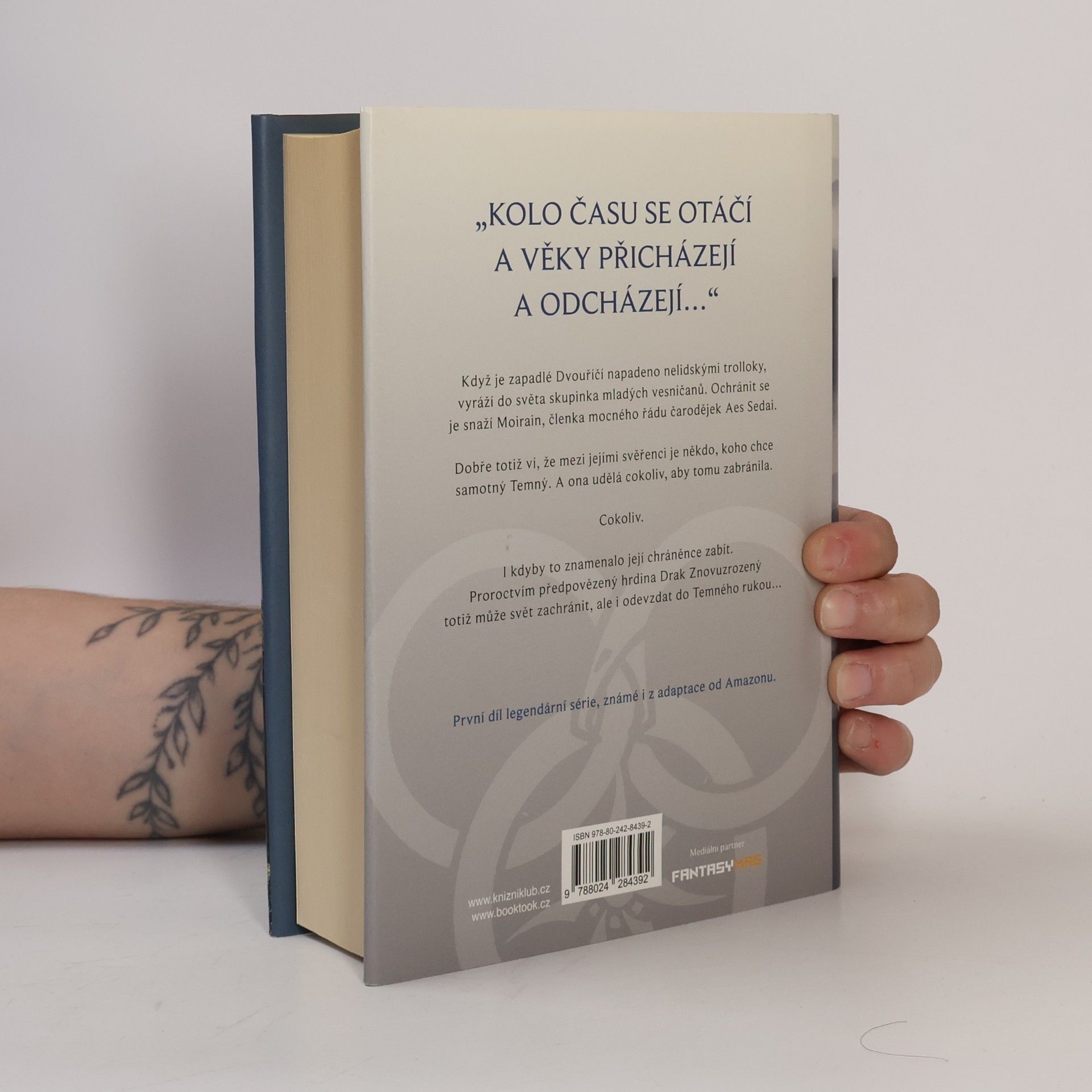Robert Jordan Kolo času 1. Oko světa