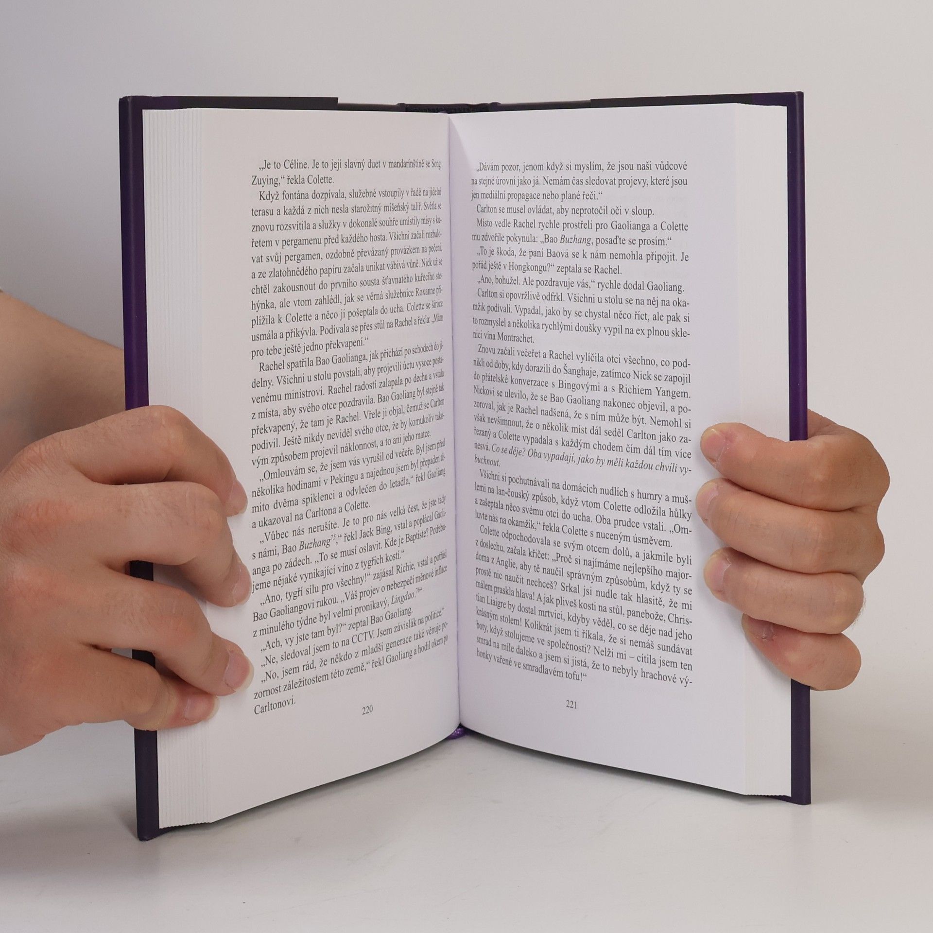 Kevin Kwan Bohatá čínská přítelkyně. Šíleně bohatí Asiati 2