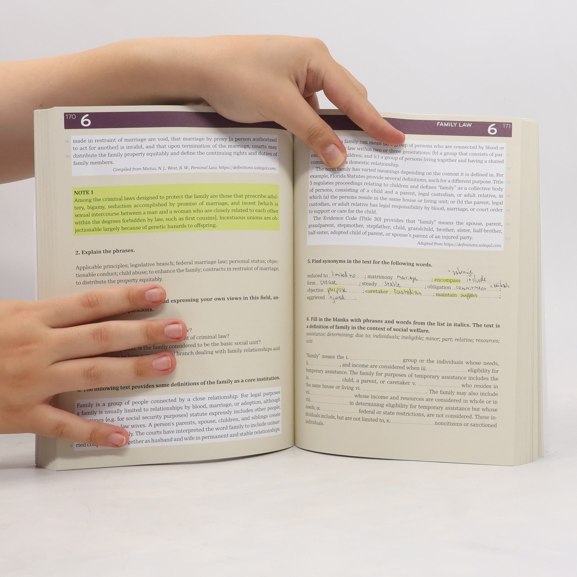 Marta Chromá Introduction to legal English : Volume I