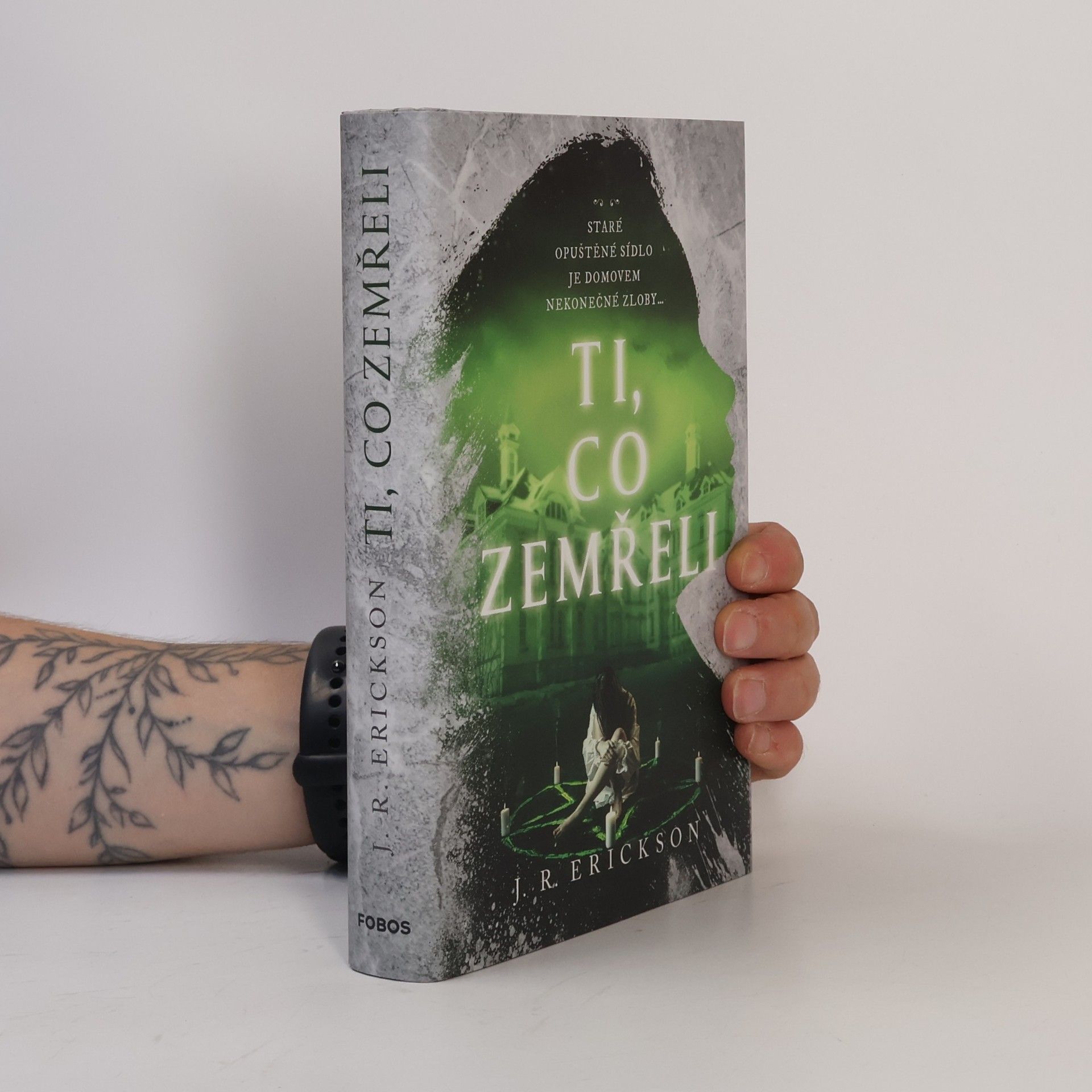 J. R. Erickson Ti, co zemřeli