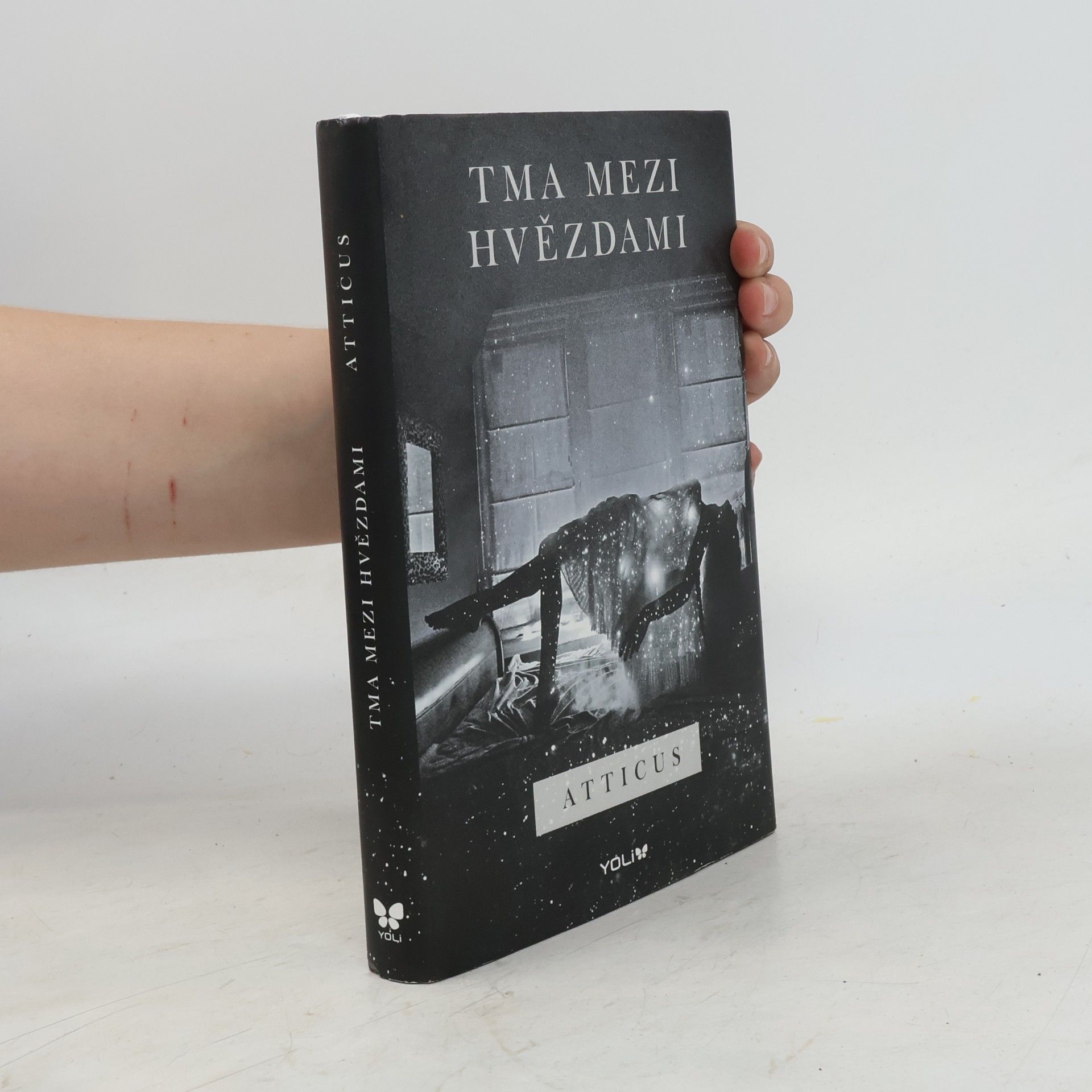 Atticus Tma mezi hvězdami