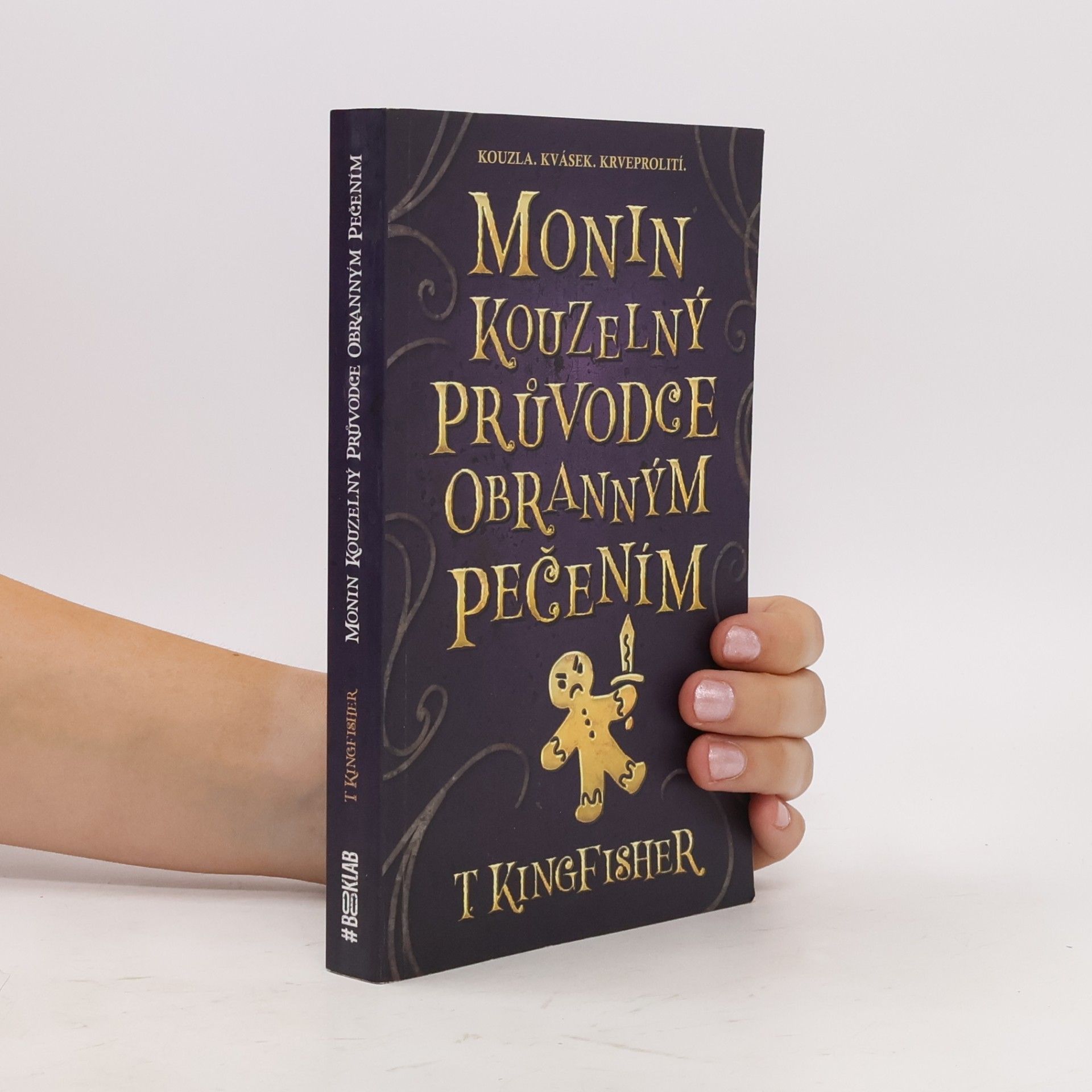 T. Kingfisher Monin kouzelný průvodce obranným pečením