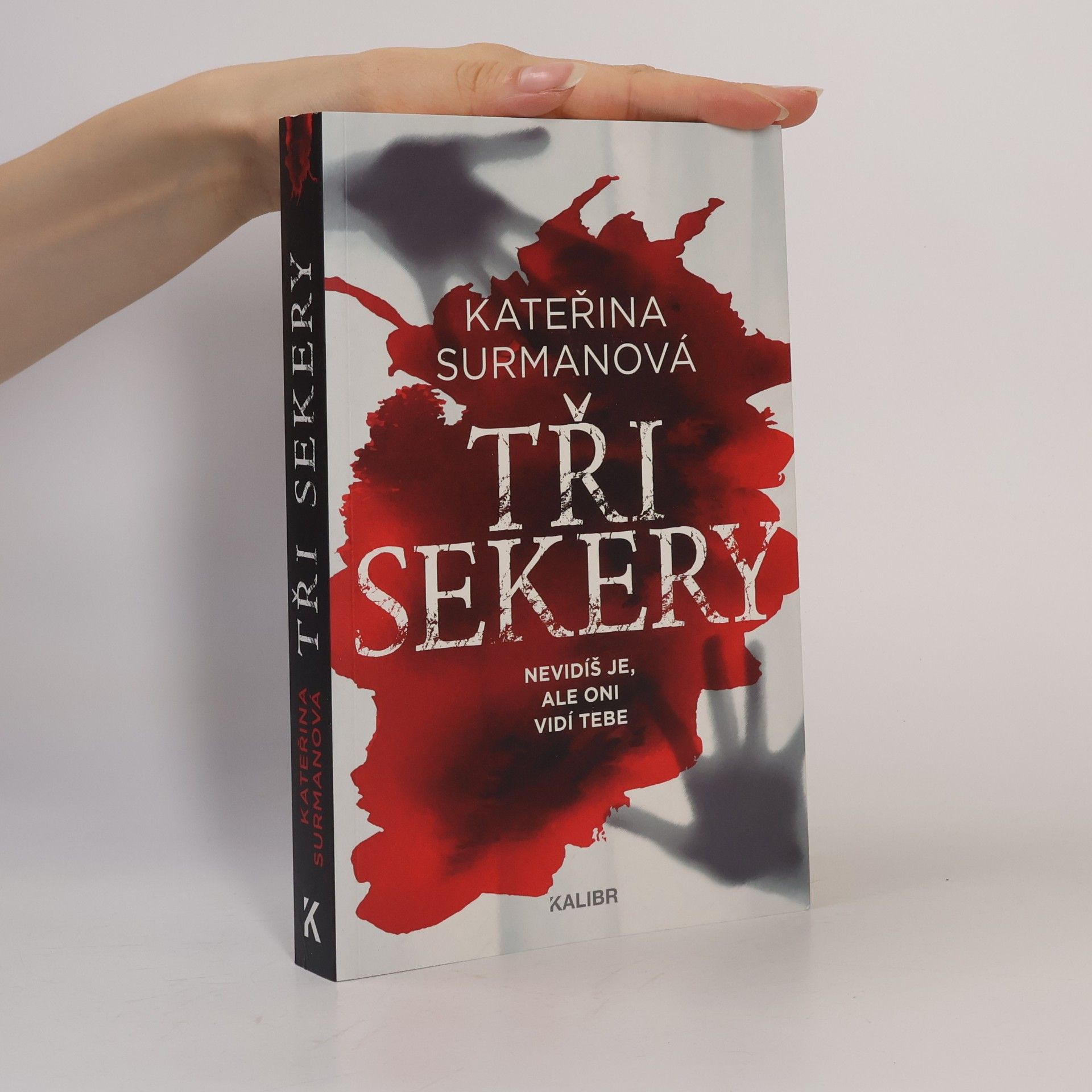Kateřina Surmanová Tři Sekery. Nevidíš je, ale oni vidí tebe