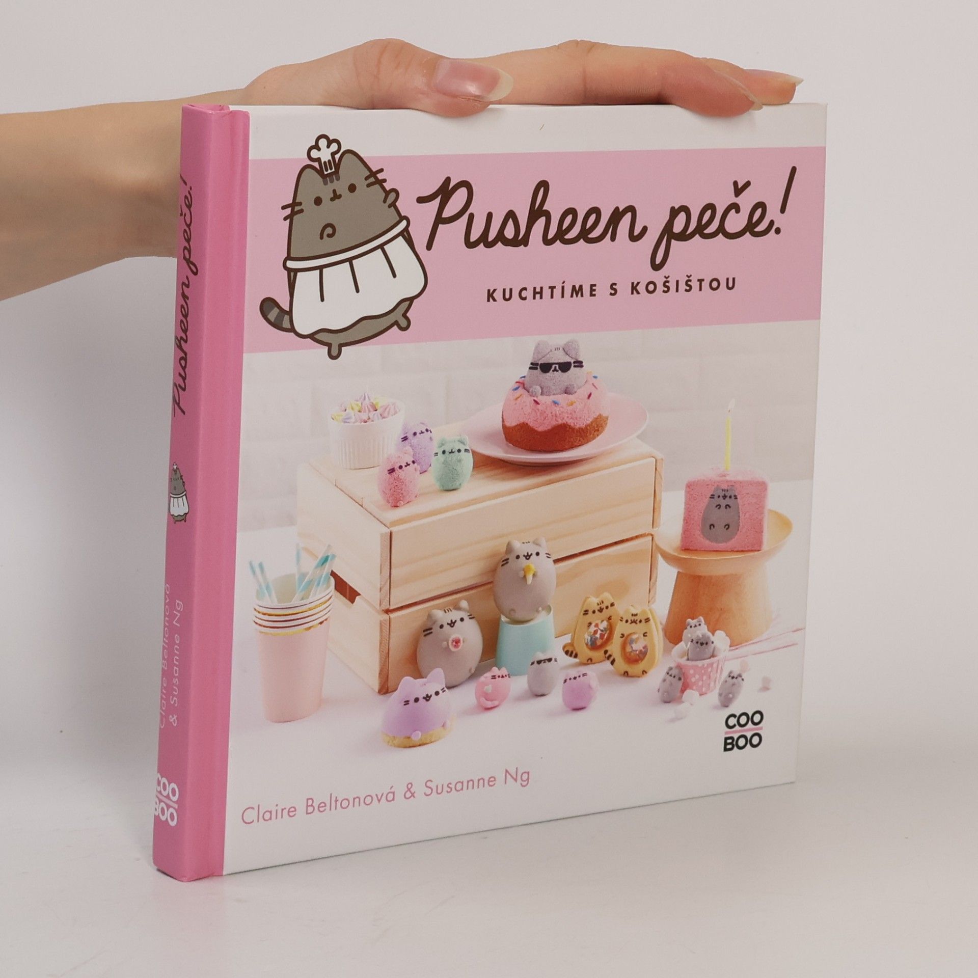 Pusheen peče!