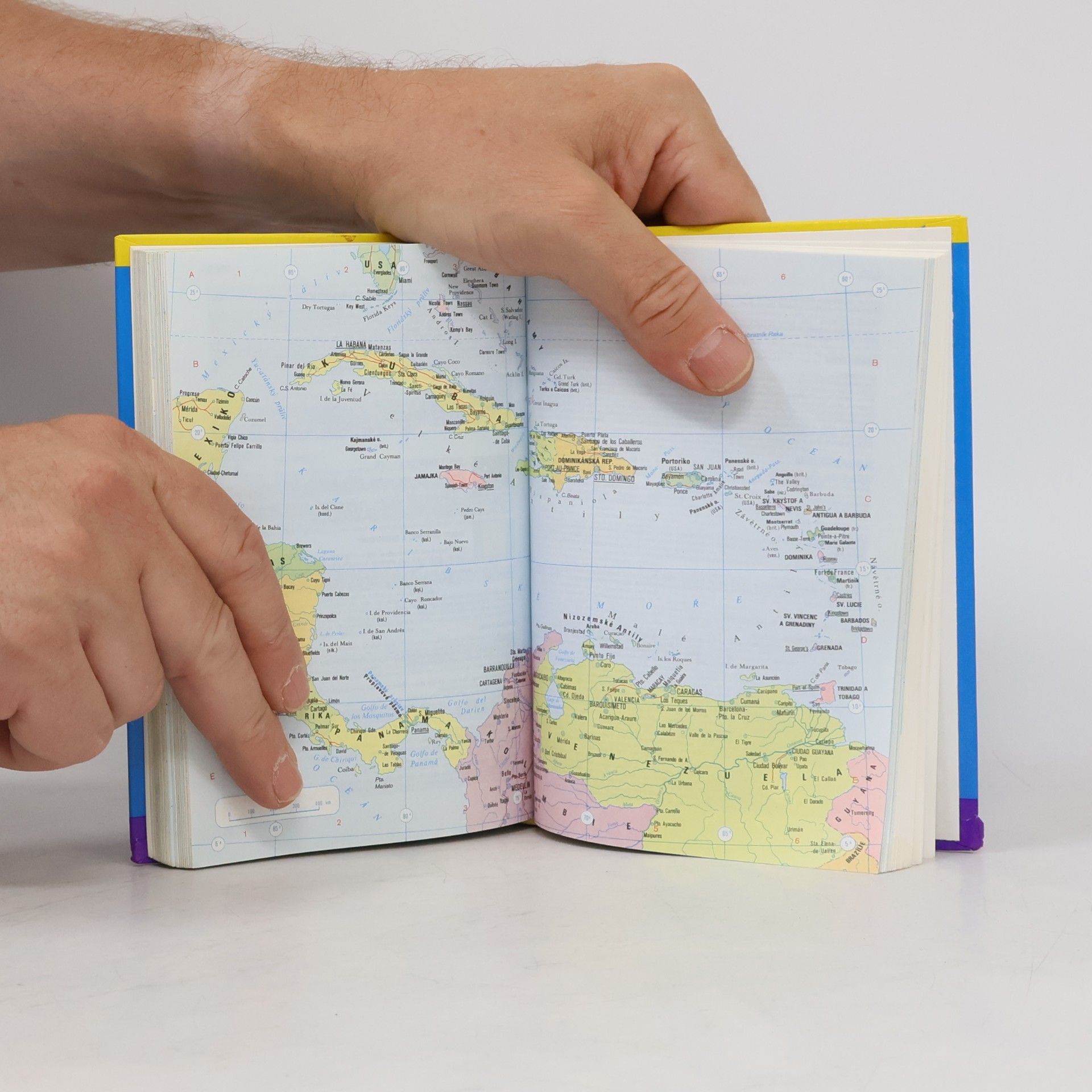 Kolektiv autorů Kapesní atlas světa