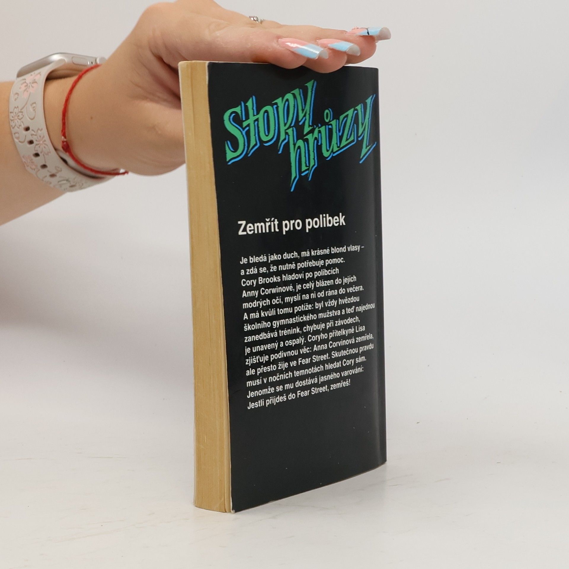 R. L. Stine Nová dívka. Stopy hrůzy 29