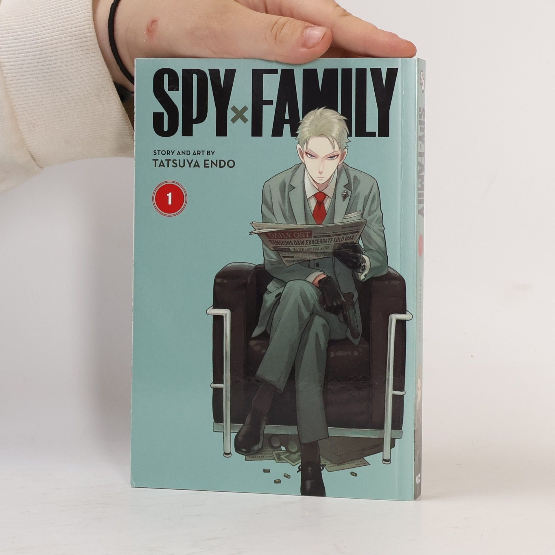 Tacuja Endó Spy x Family, Vol. 1
