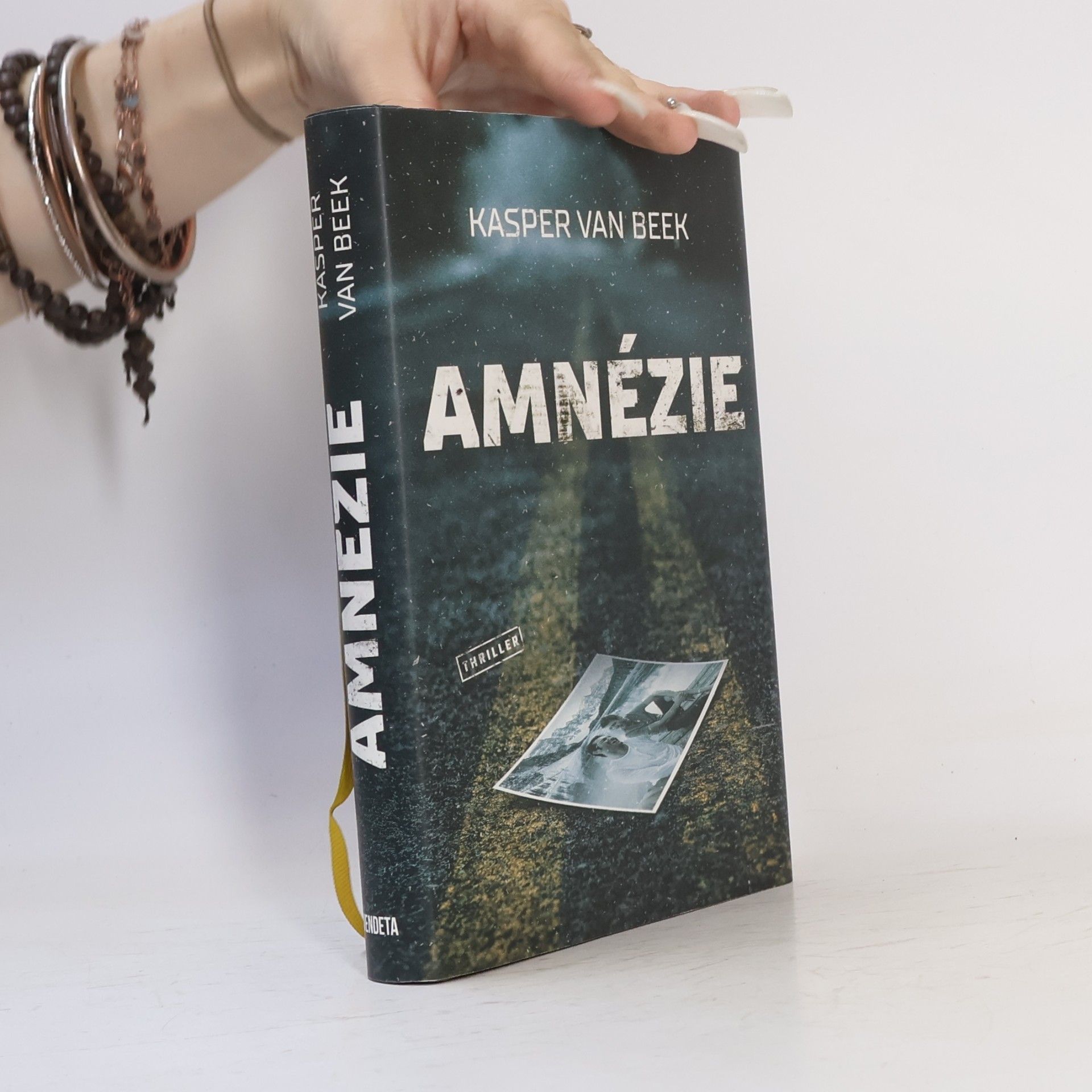 Kasper van Beek Amnézie