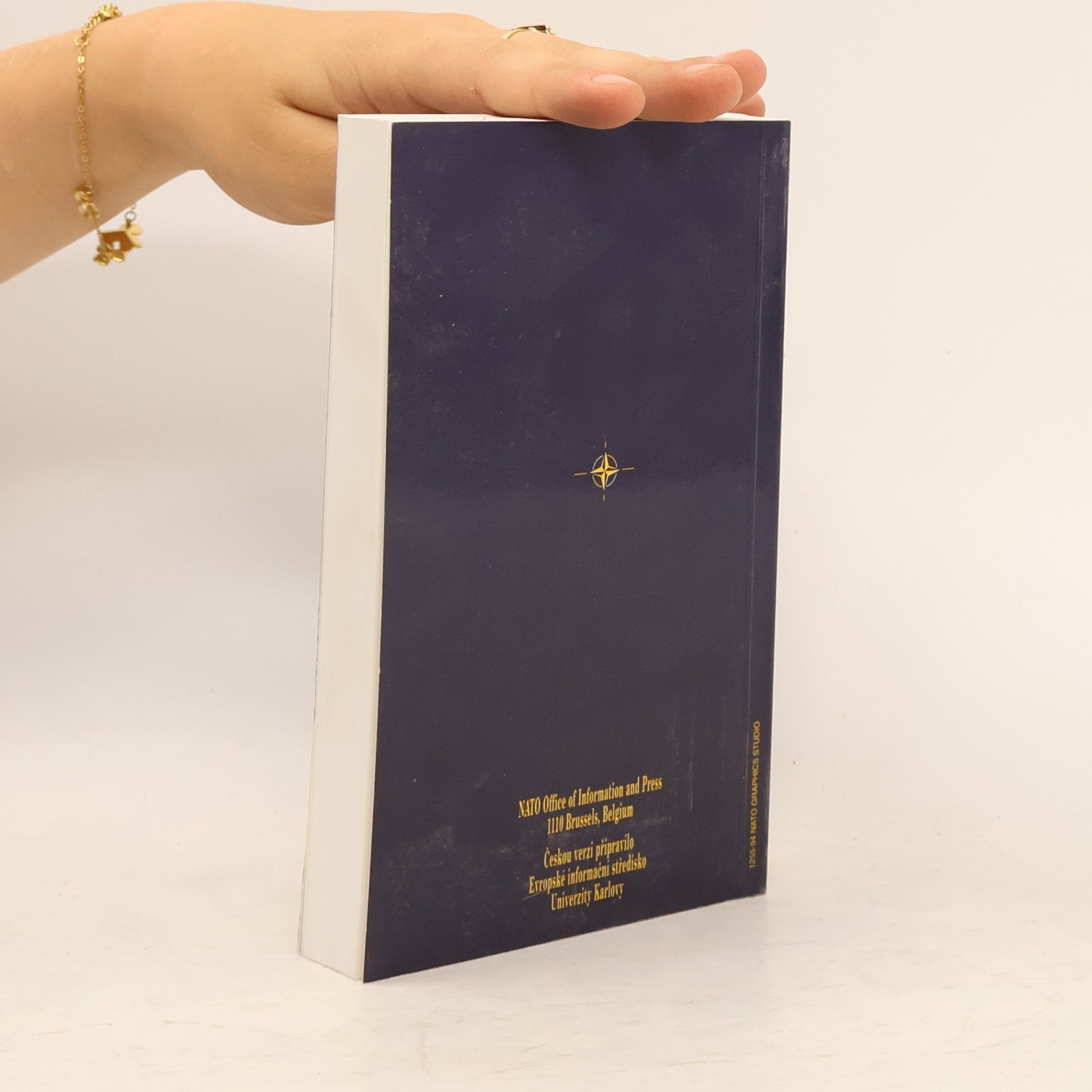 Autores varios NATO : příručka