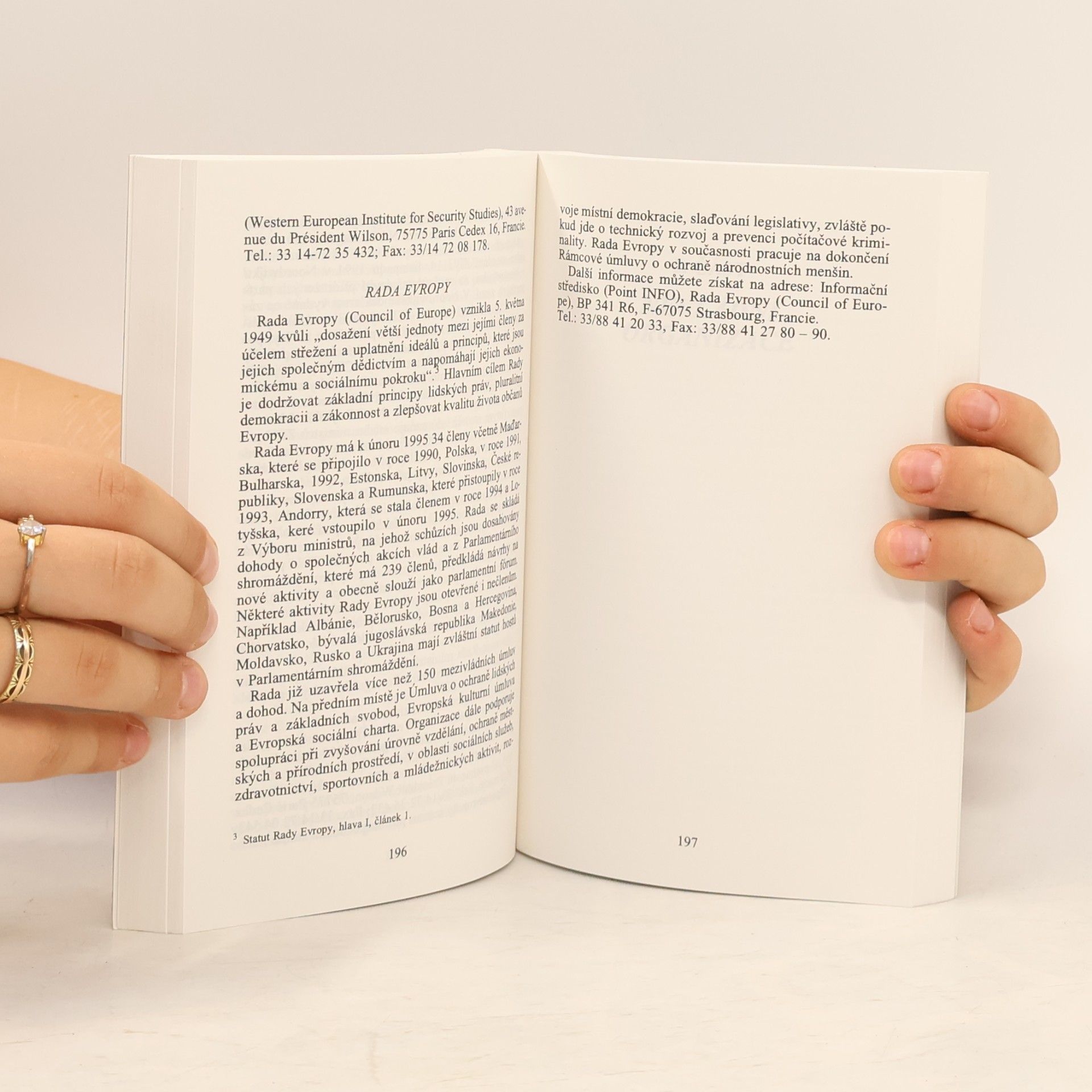 Autores varios NATO : příručka