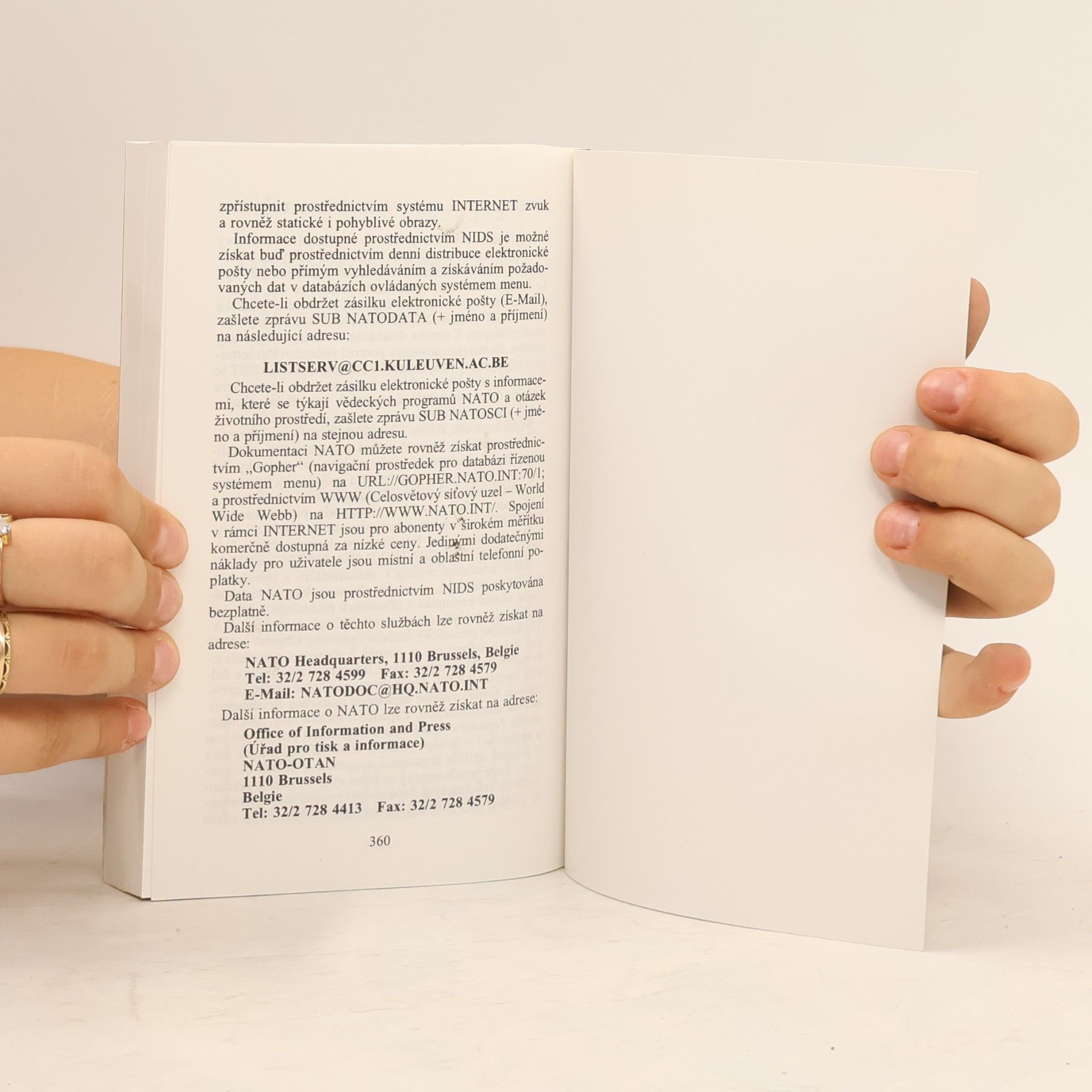 Autores varios NATO : příručka