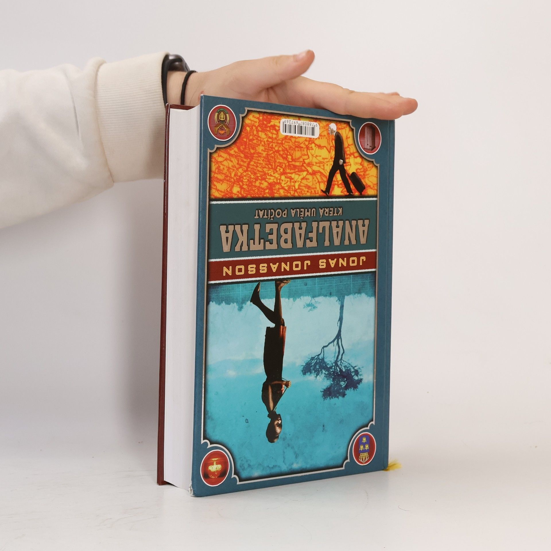 Jonas Jonasson Analfabetka, která uměla počítat ; Stoletý stařík, který vylezl z okna a zmizel